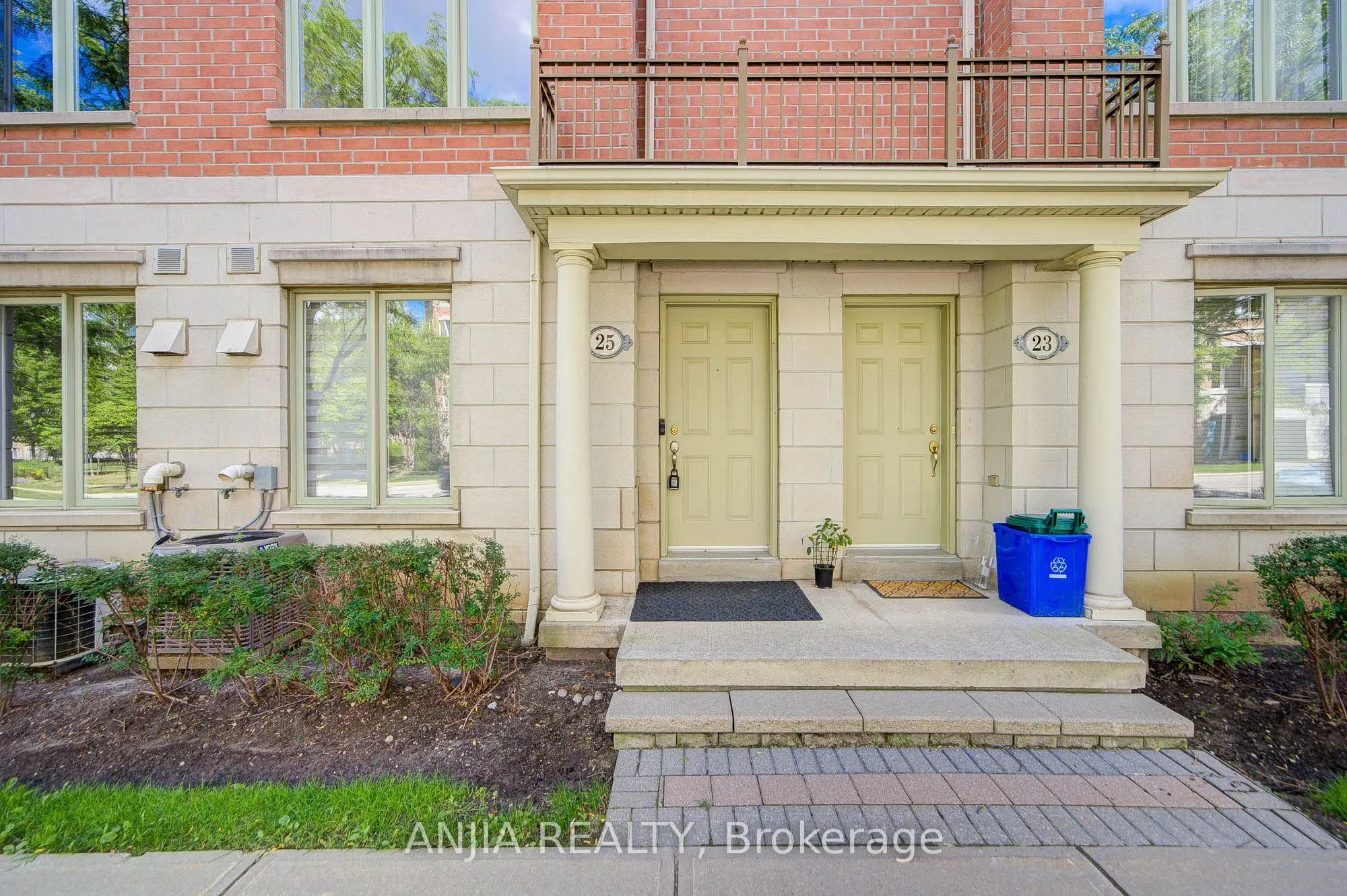 25 Galleria Parkway #23