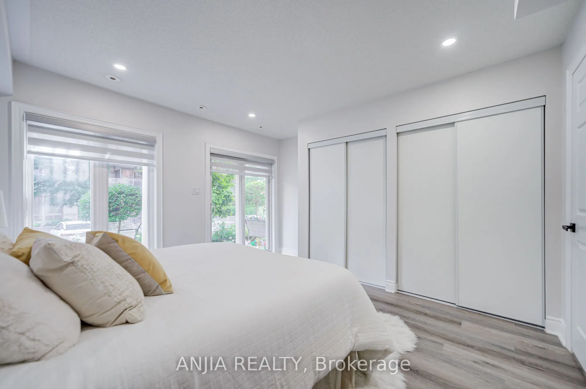 25 Galleria Parkway #23