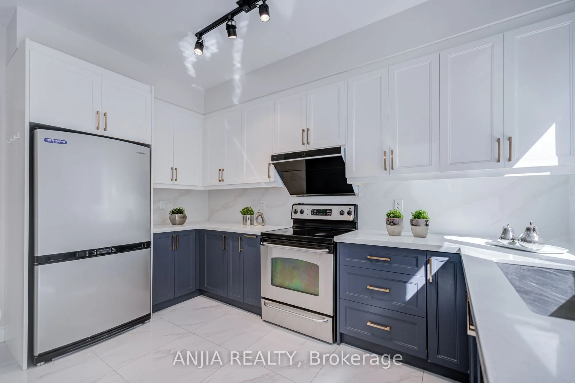 25 Galleria Parkway #23