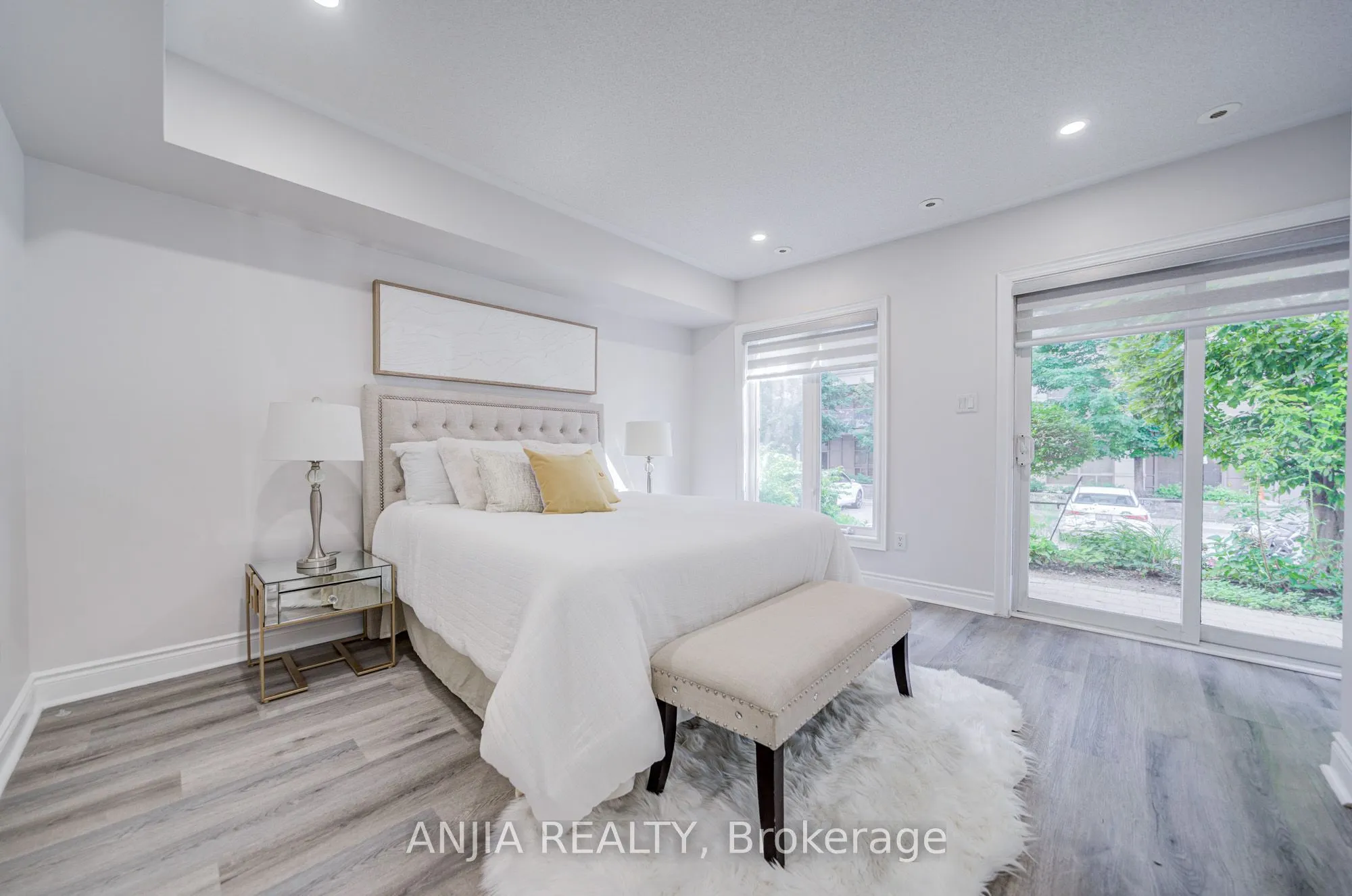 25 Galleria Parkway #23