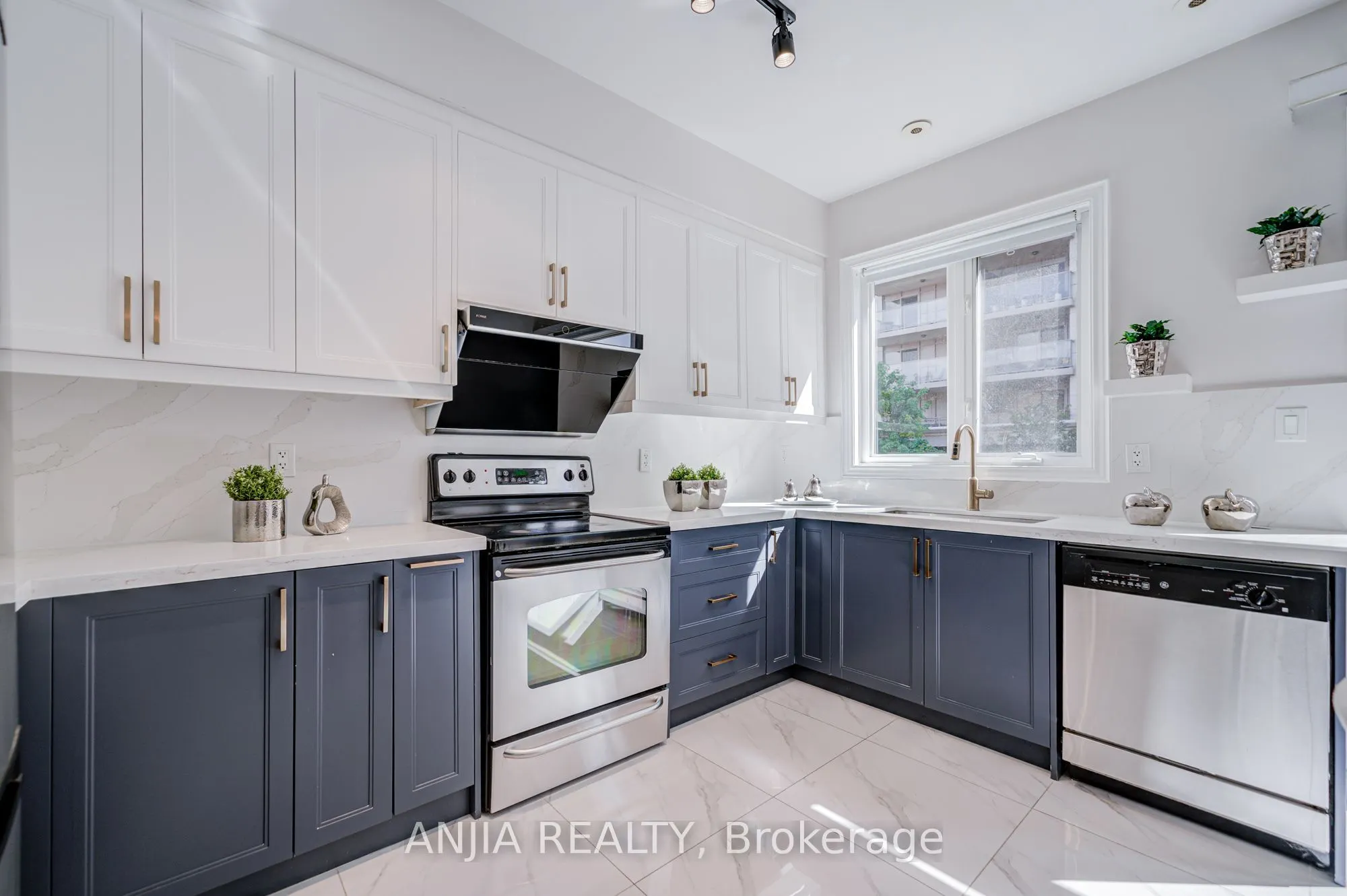 25 Galleria Parkway #23