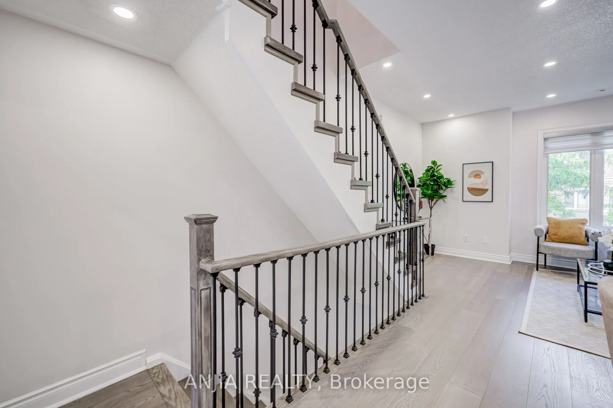 25 Galleria Parkway #23