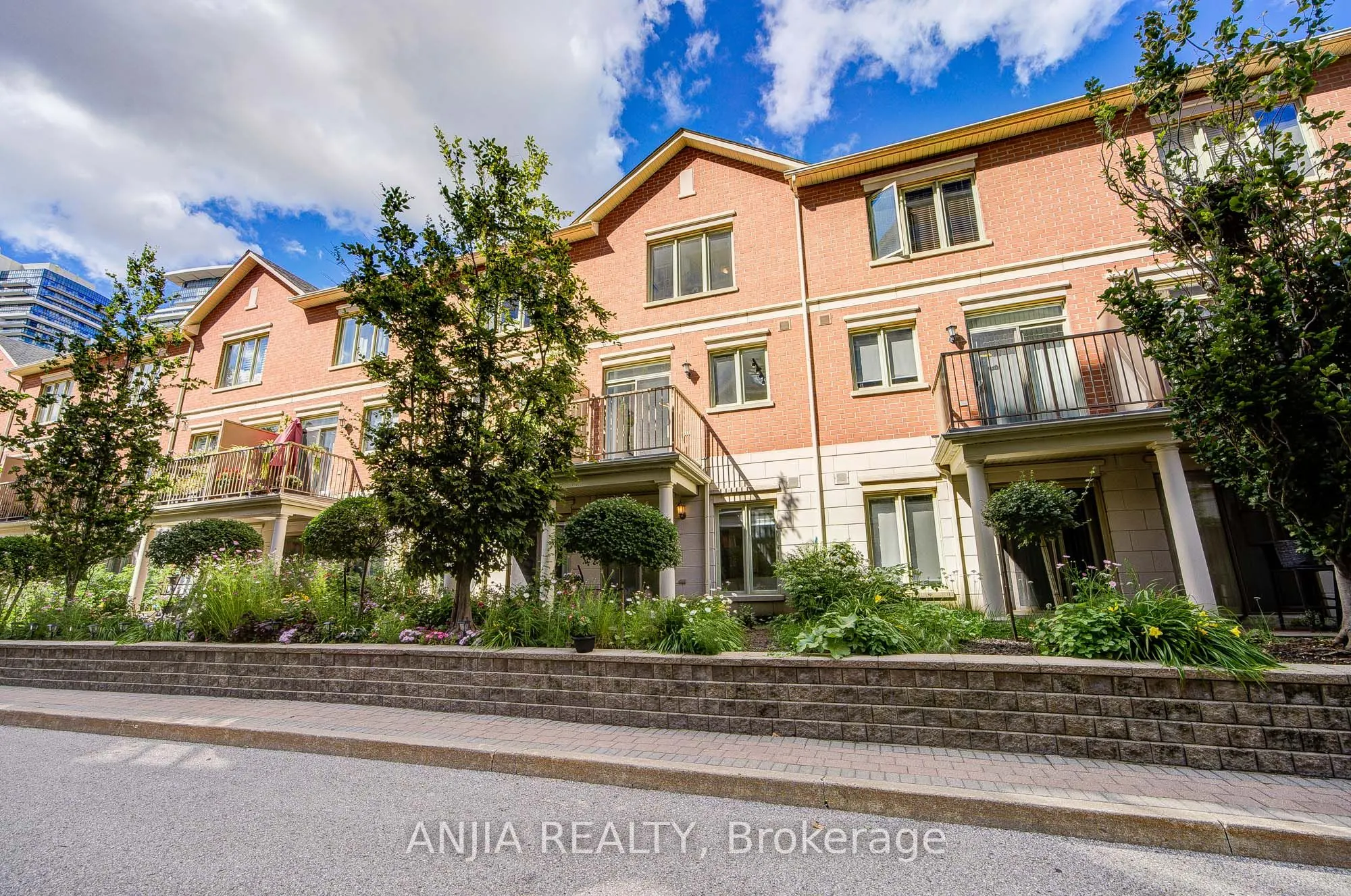 25 Galleria Parkway #23