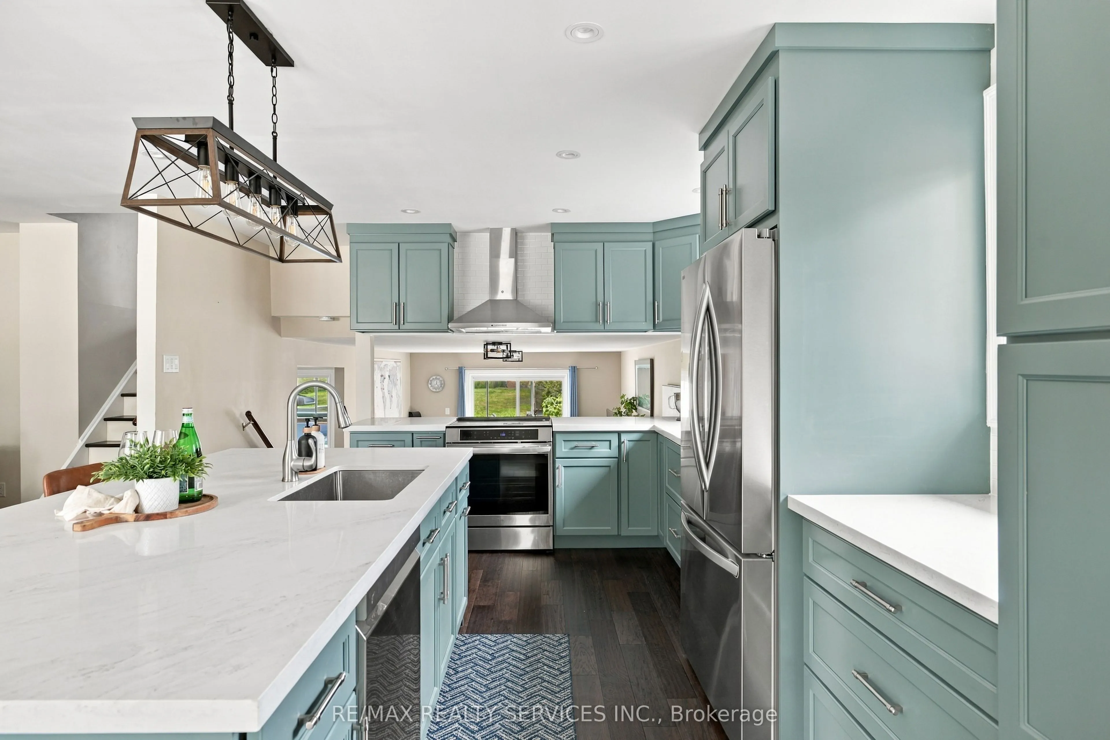 37 Maple Avenue W