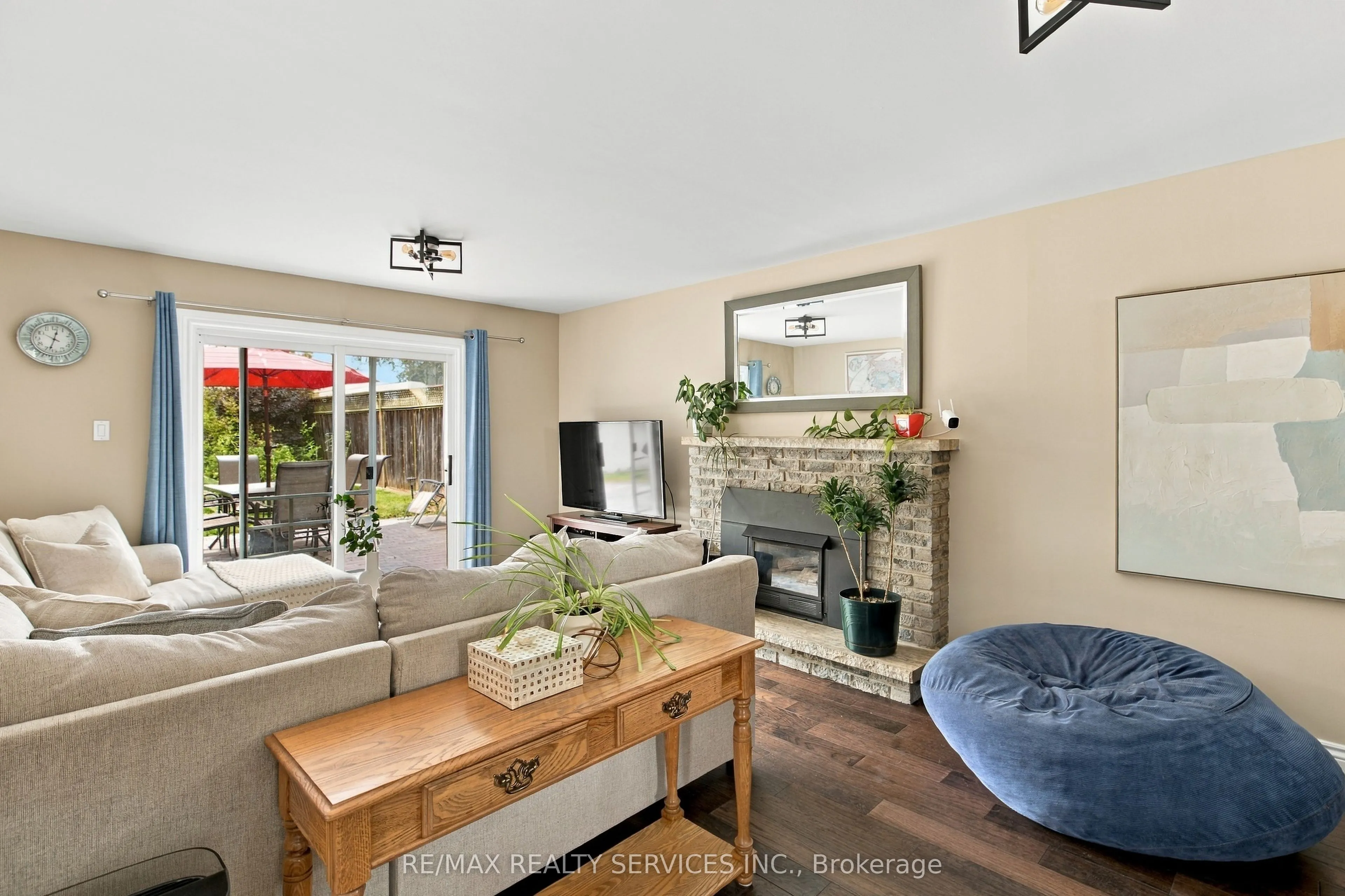 37 Maple Avenue W