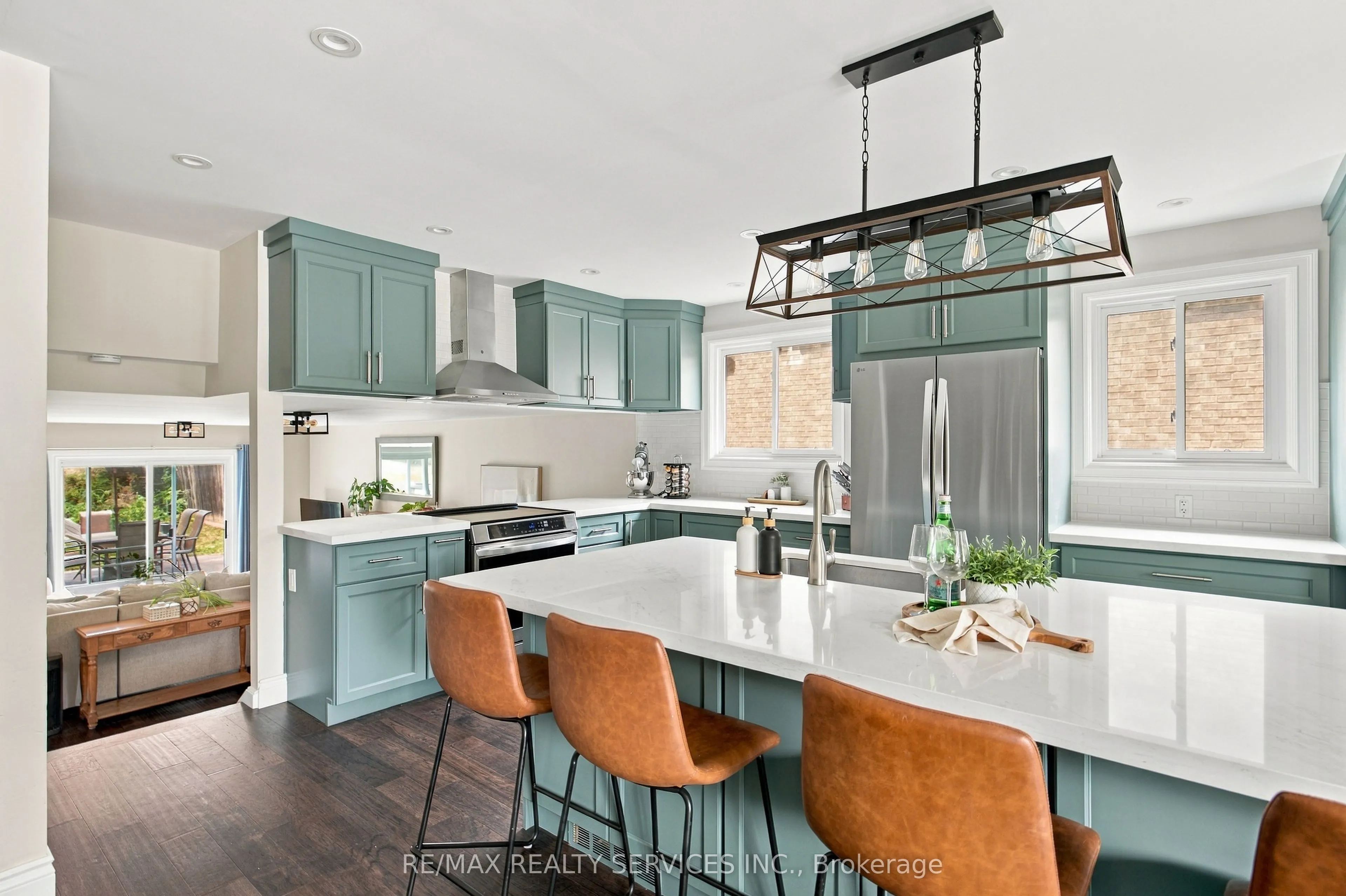 37 Maple Avenue W