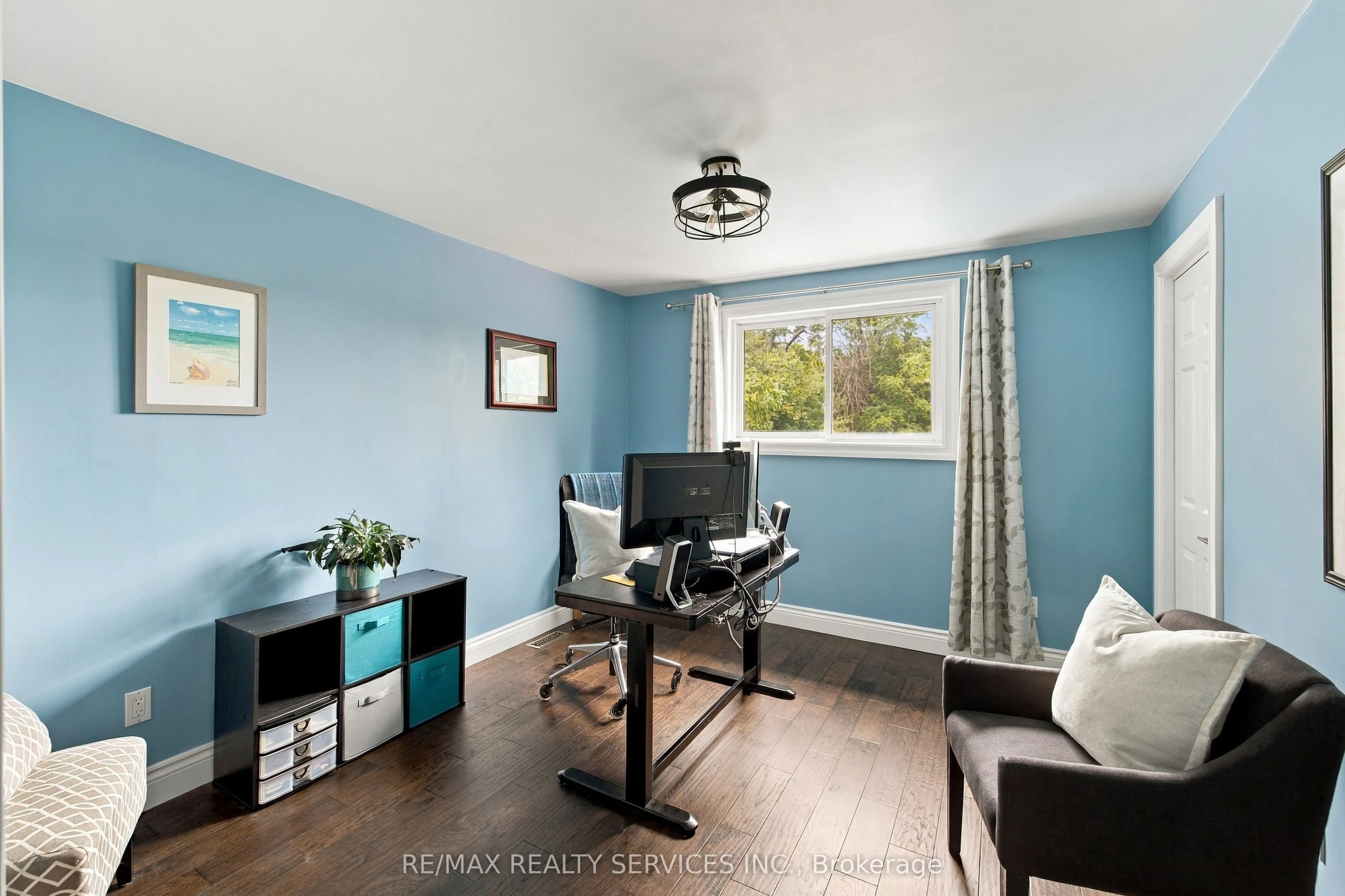 37 Maple Avenue W