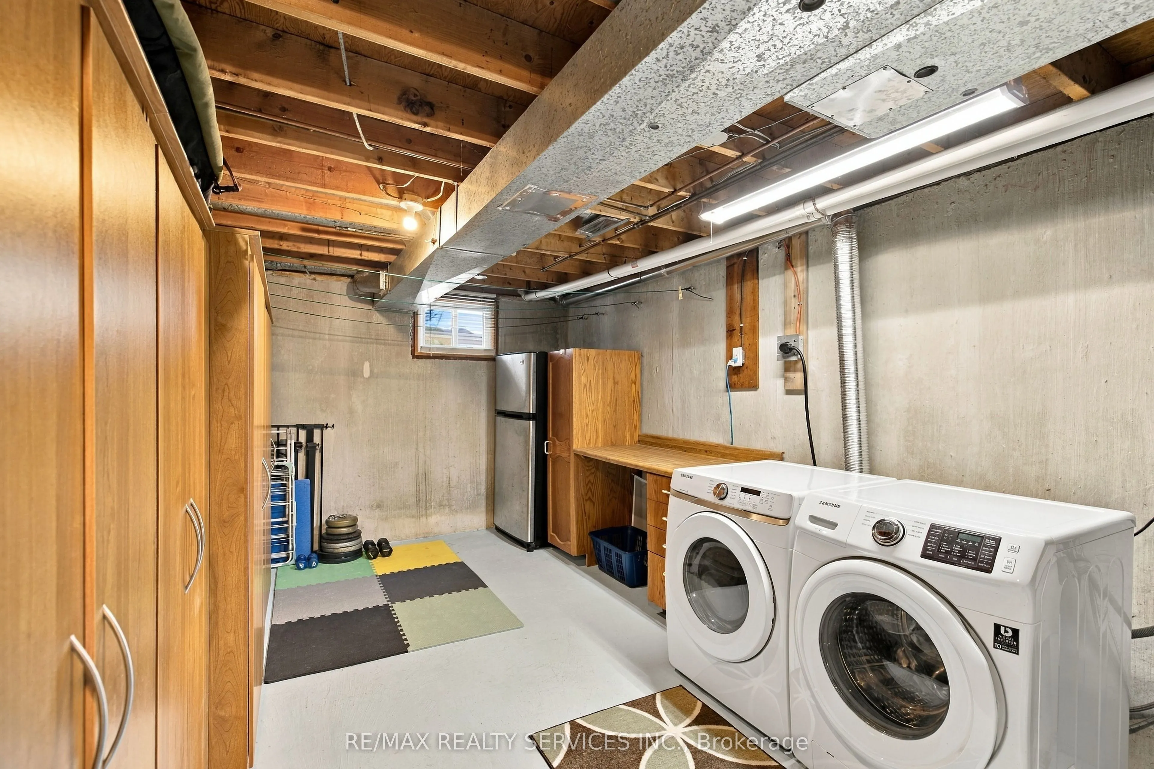 37 Maple Avenue W