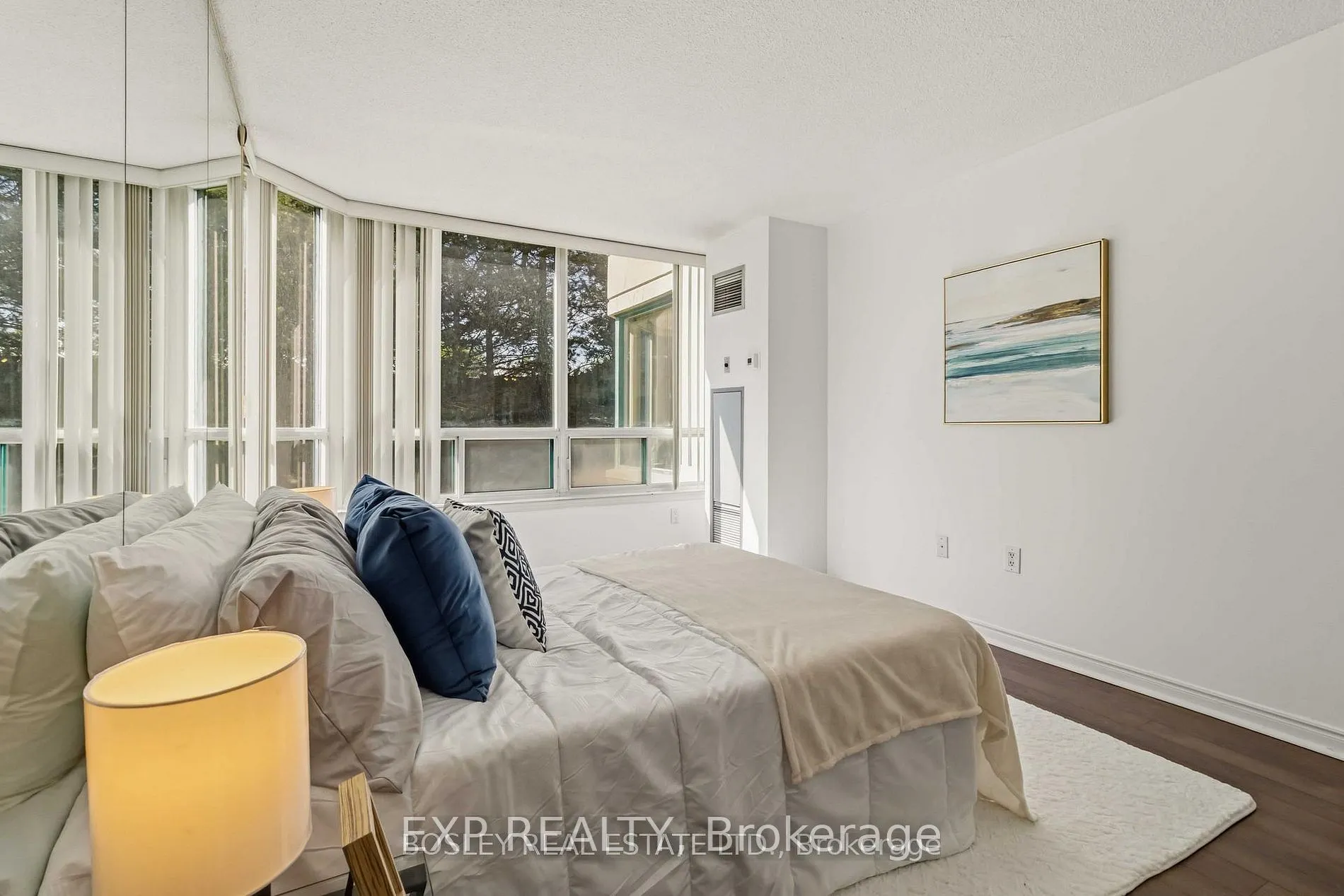 7250 Yonge Street #206