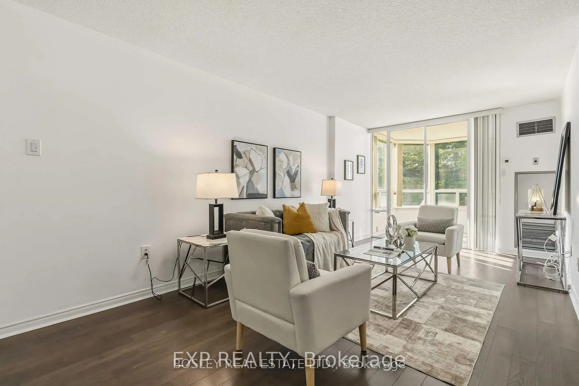 7250 Yonge Street #206