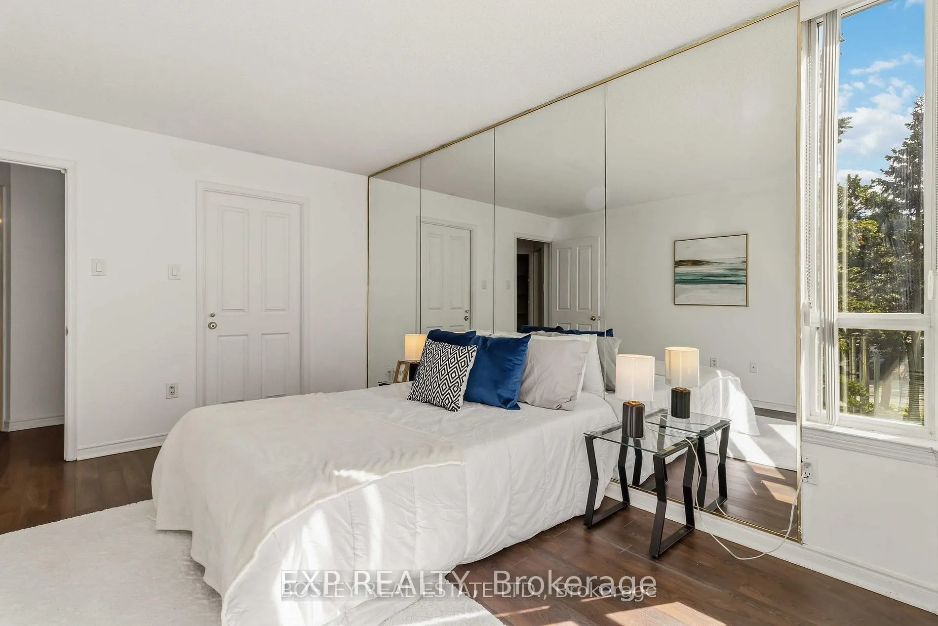 7250 Yonge Street #206