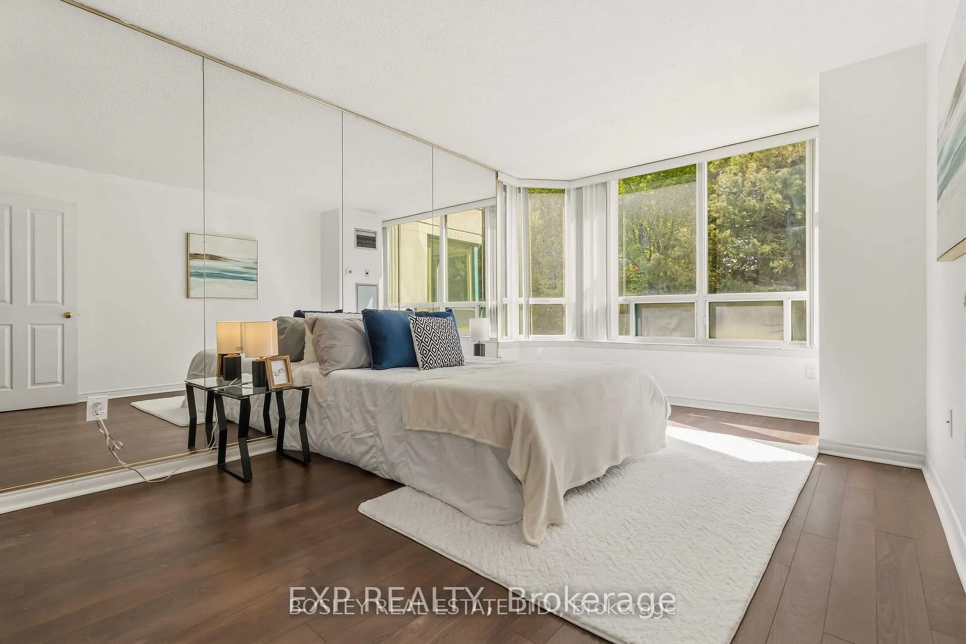 7250 Yonge Street #206
