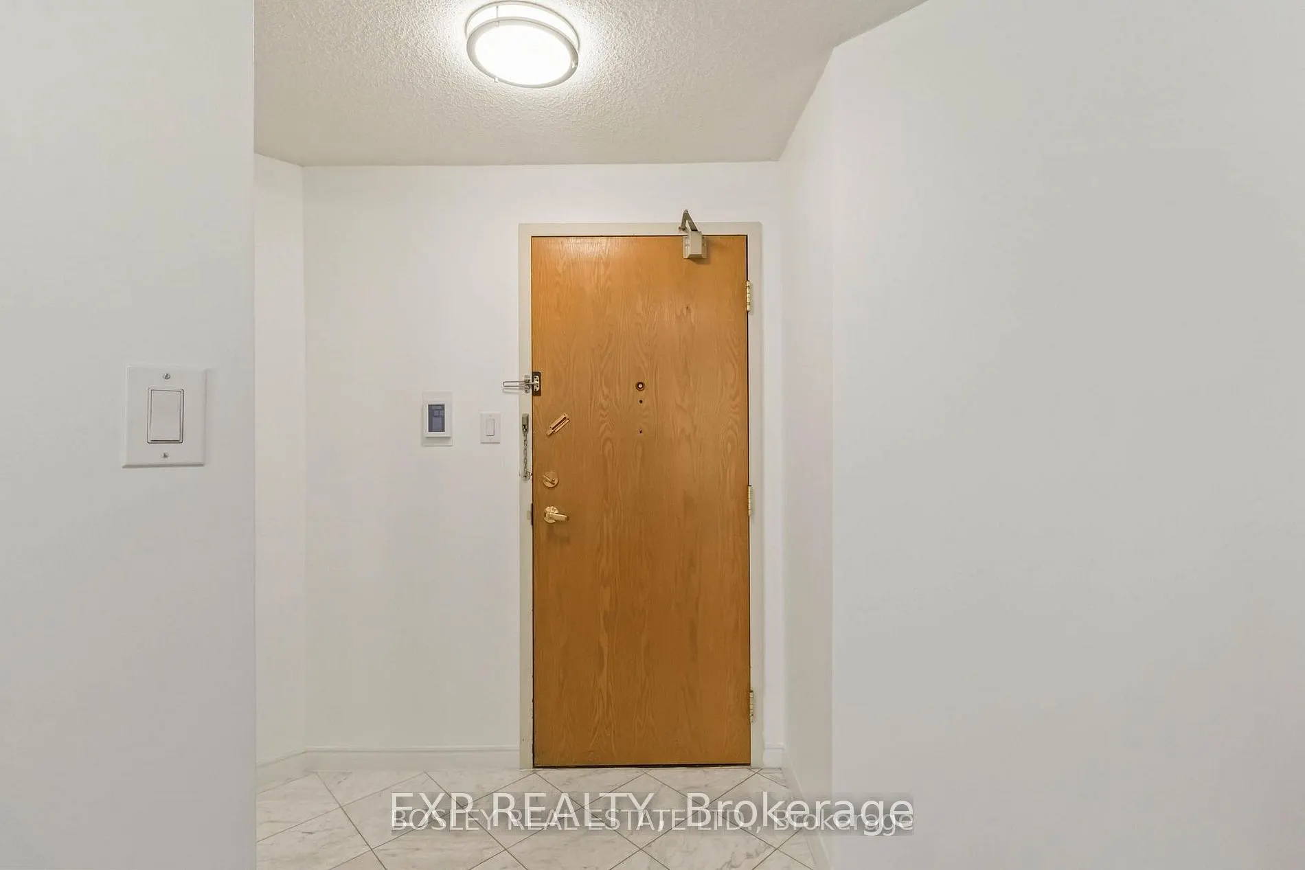 7250 Yonge Street #206