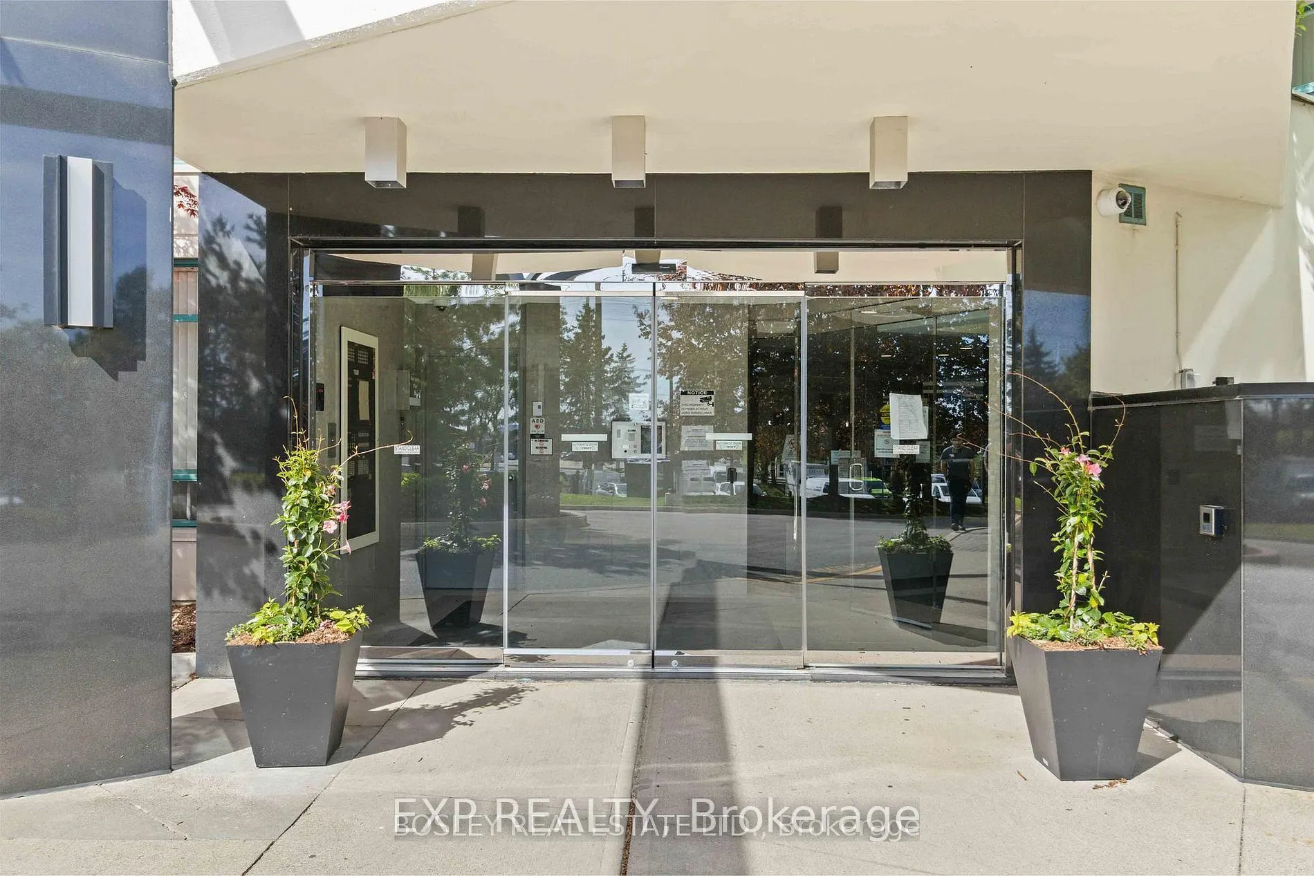 7250 Yonge Street #206