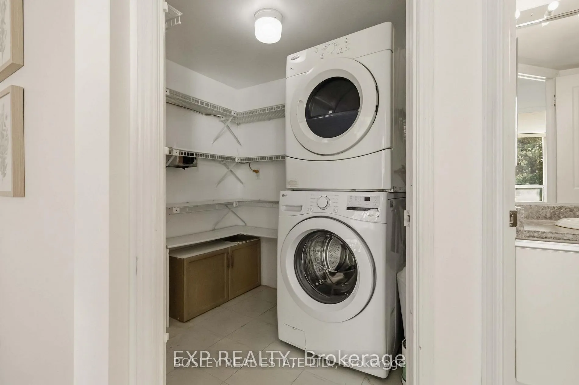 7250 Yonge Street #206