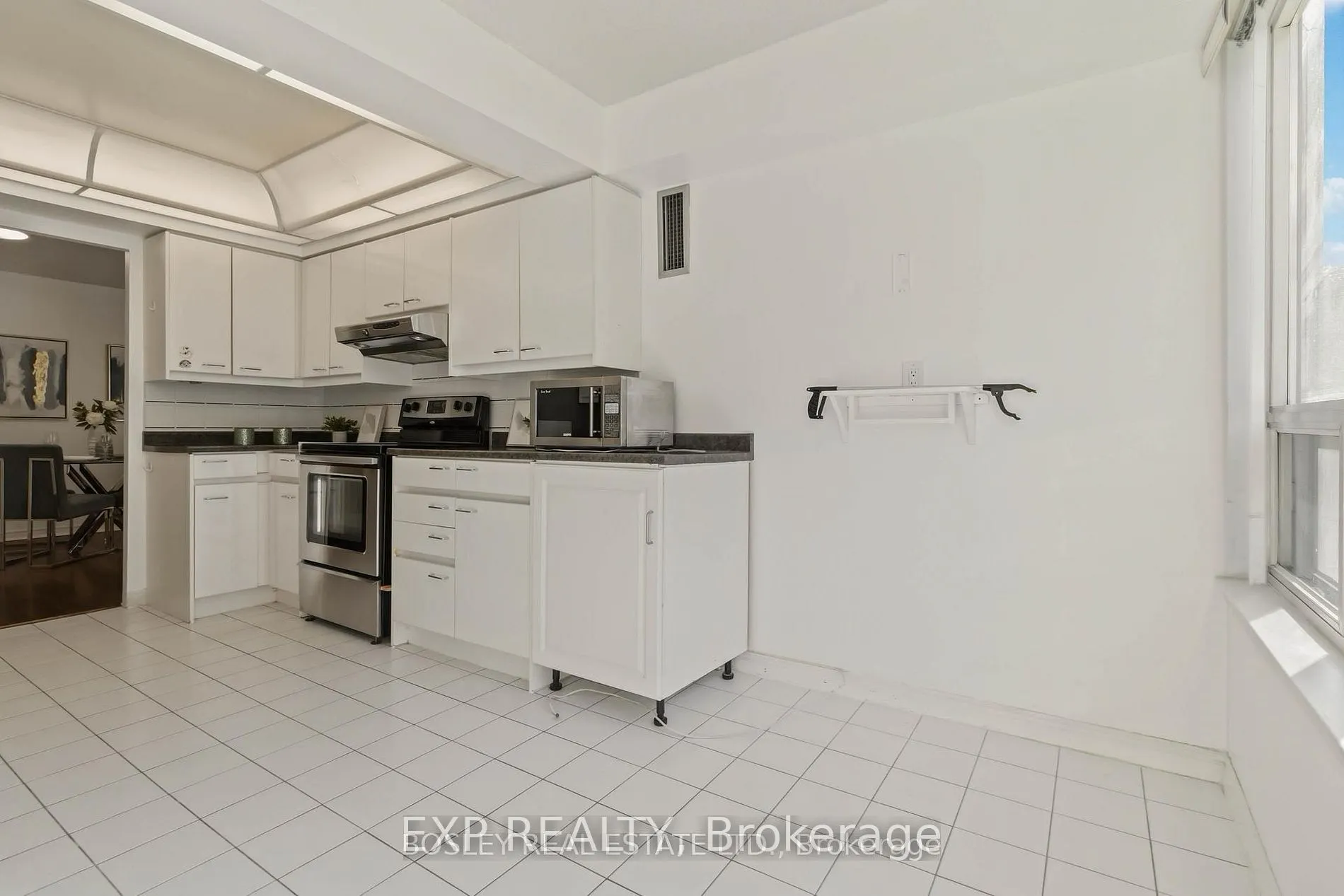 7250 Yonge Street #206