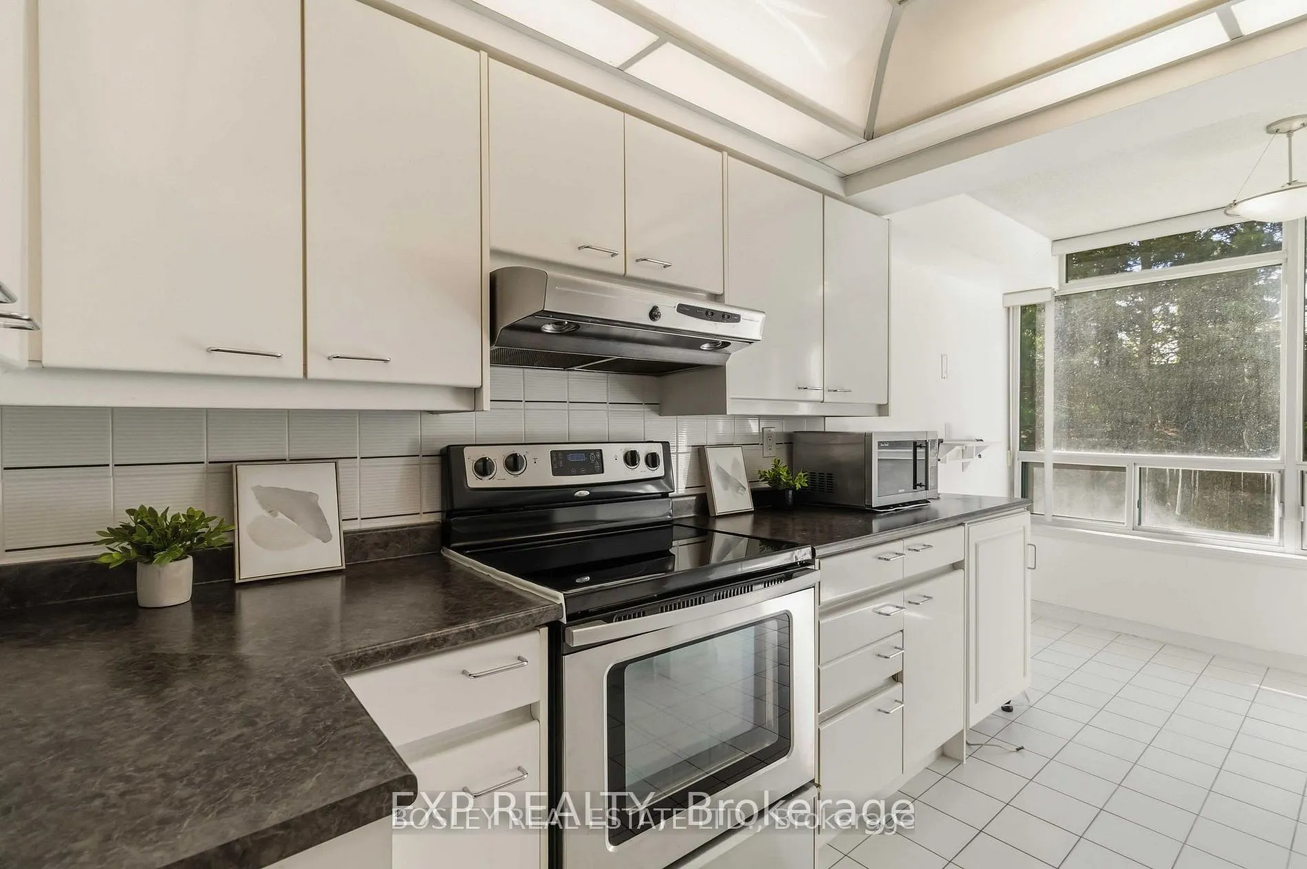 7250 Yonge Street #206