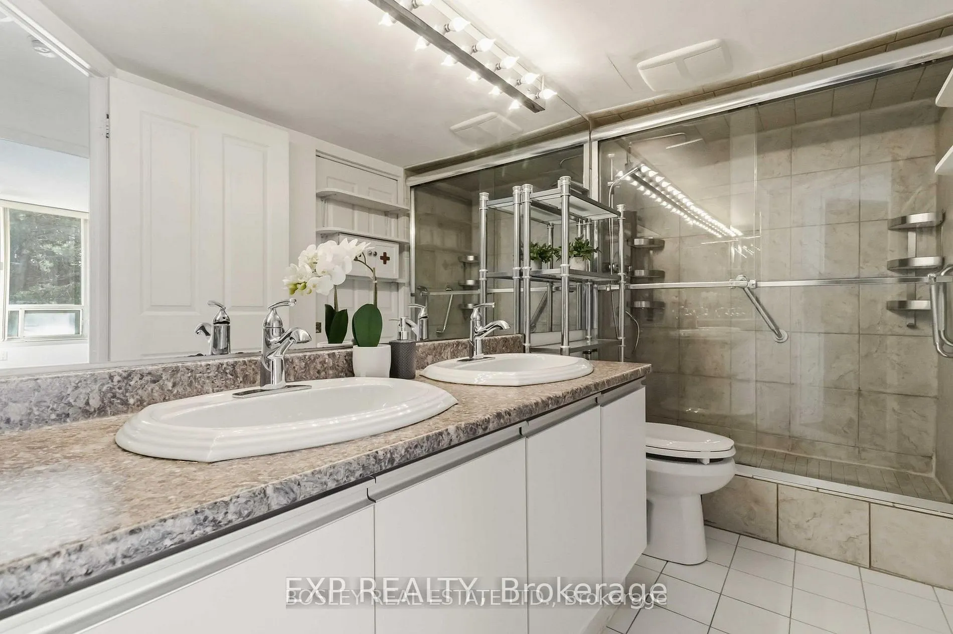 7250 Yonge Street #206