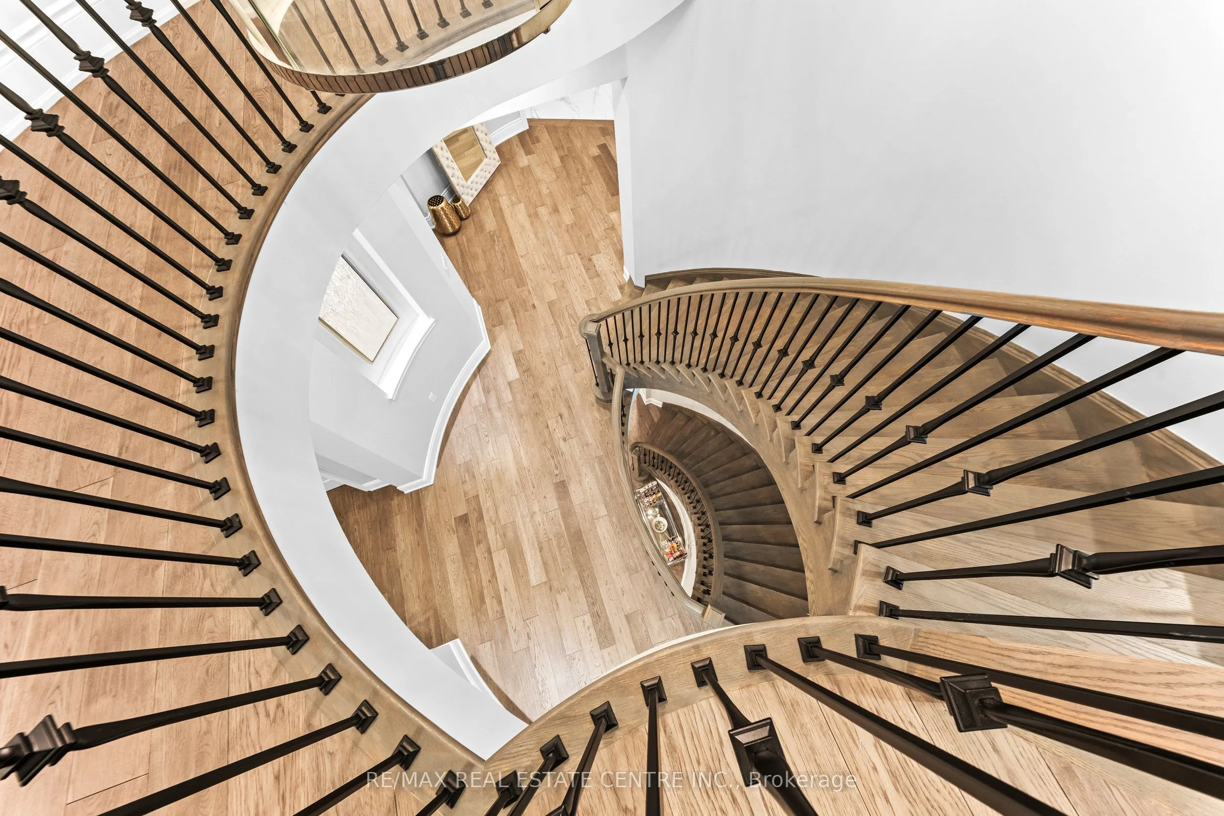 10 Rolling Green Court