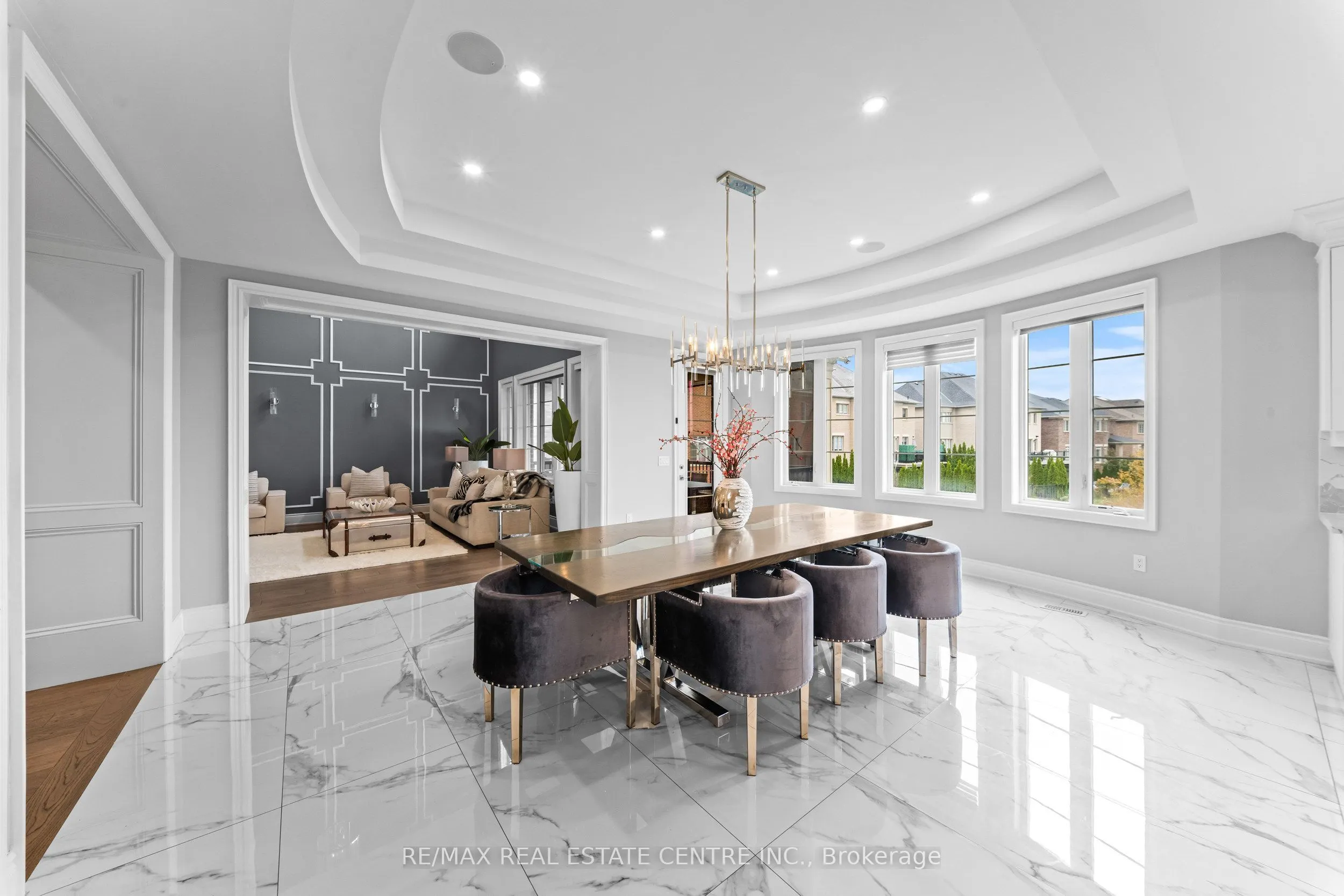10 Rolling Green Court
