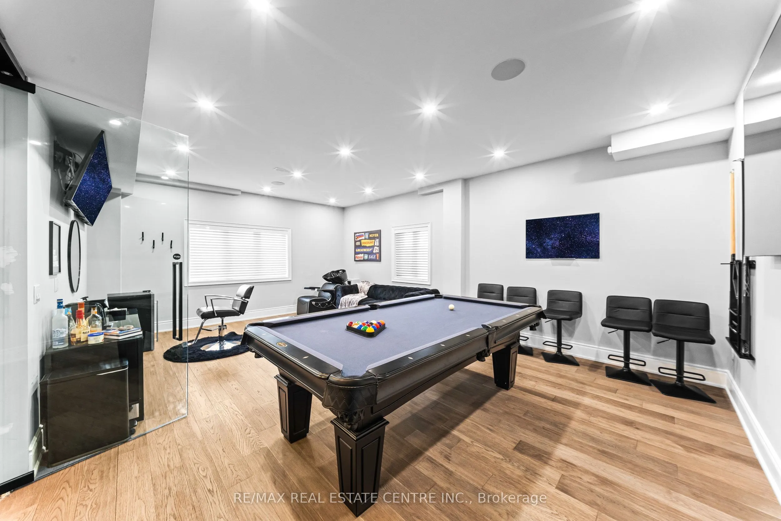 10 Rolling Green Court