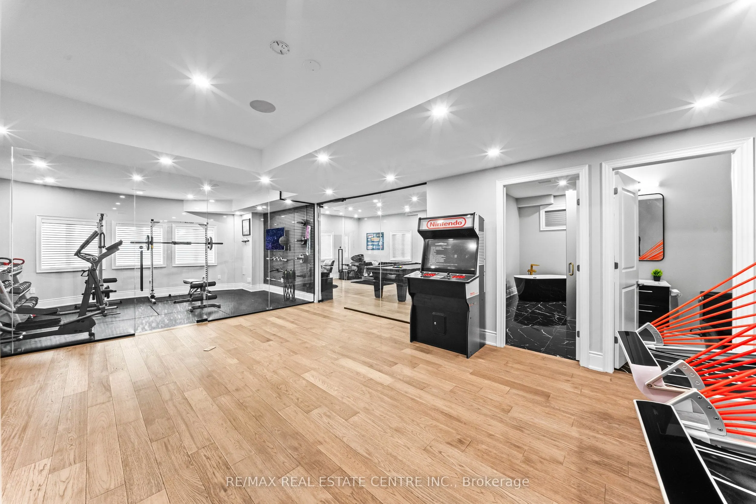 10 Rolling Green Court