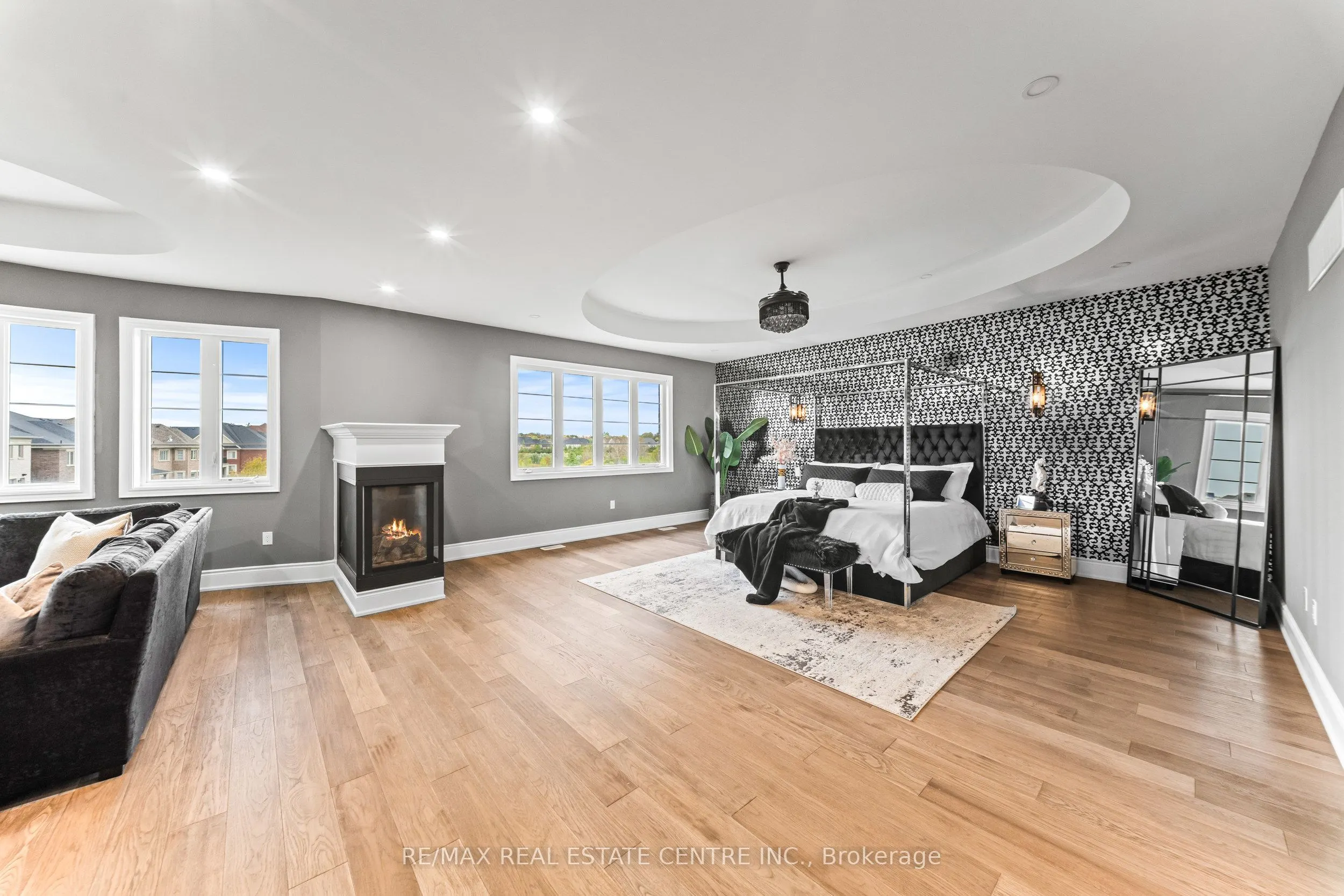 10 Rolling Green Court