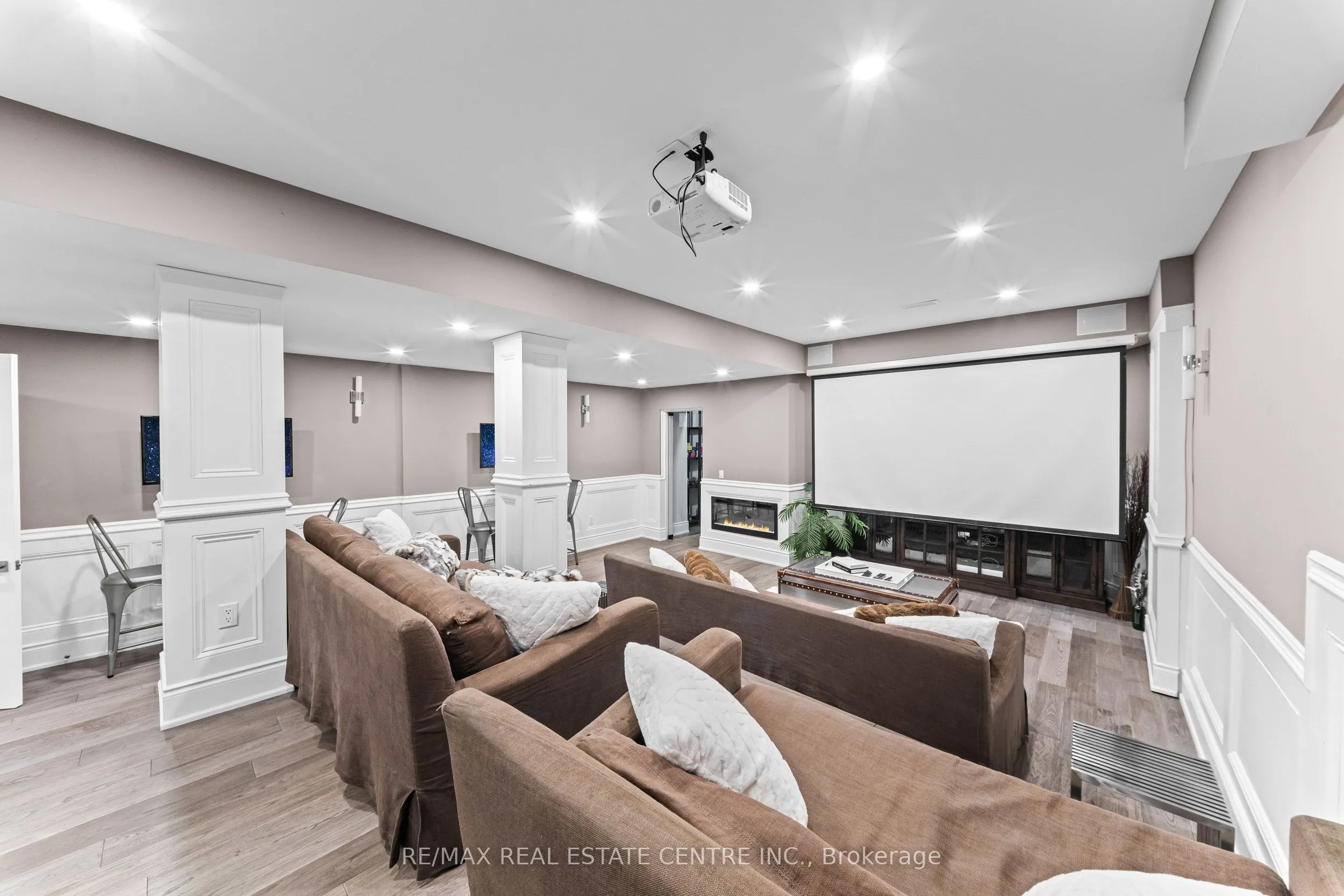10 Rolling Green Court