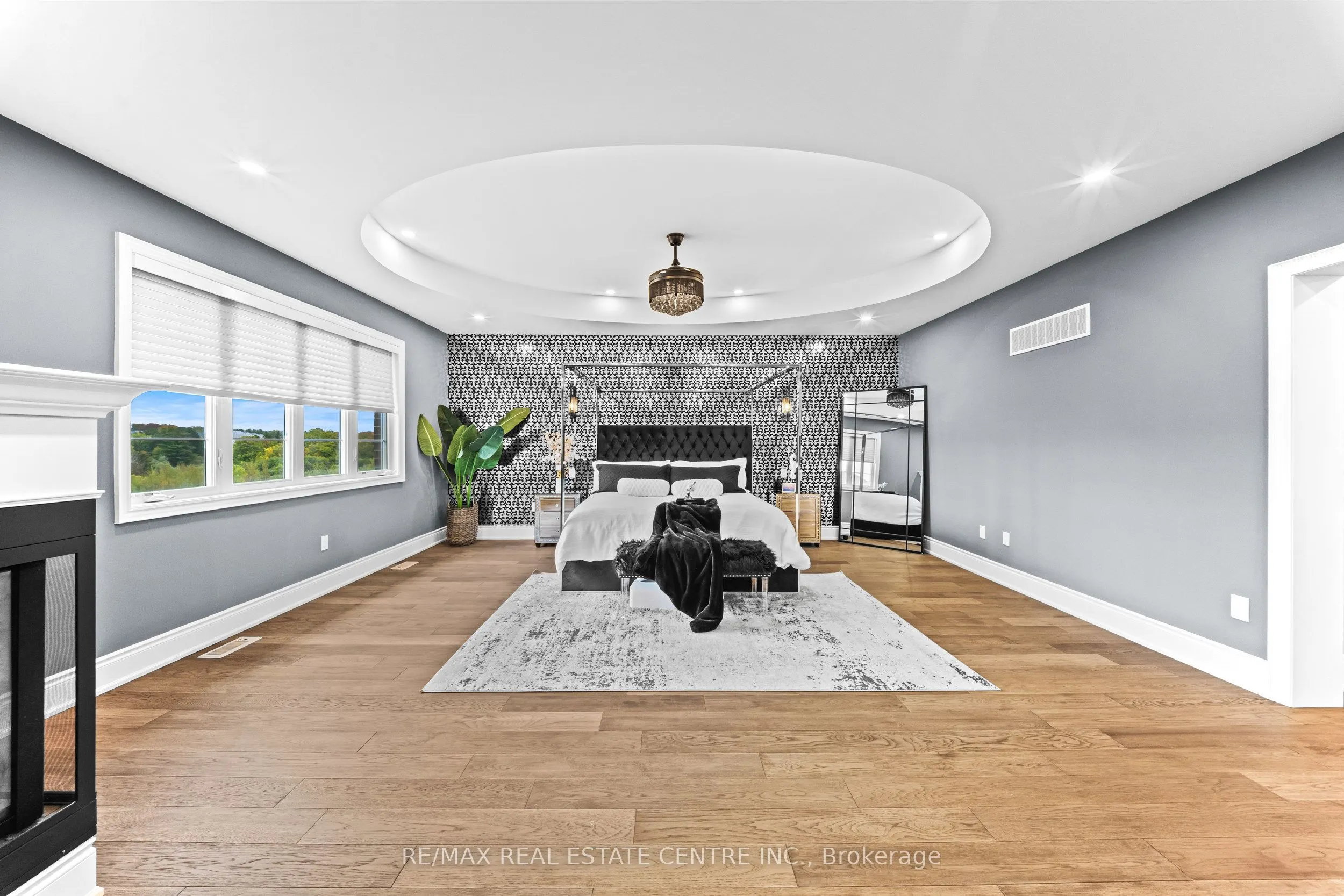 10 Rolling Green Court