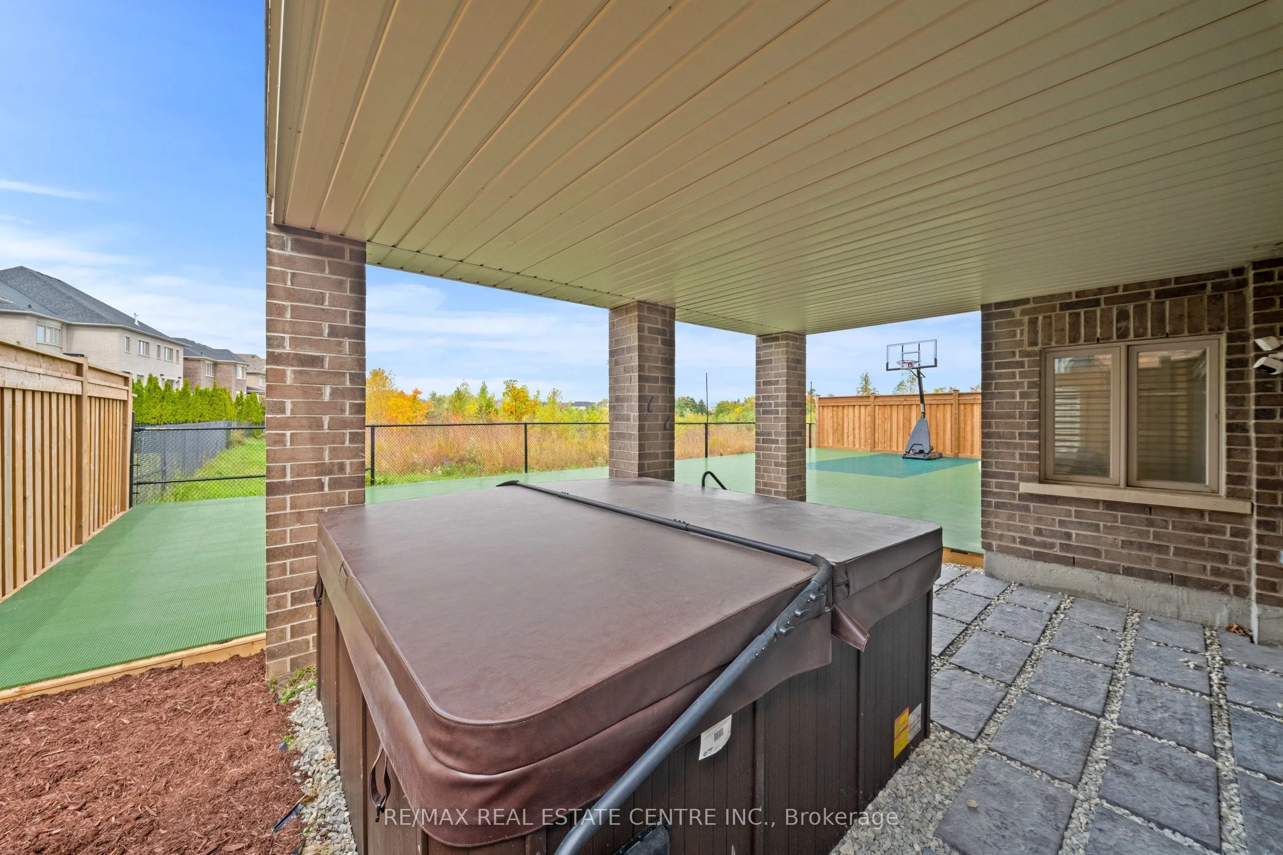 10 Rolling Green Court