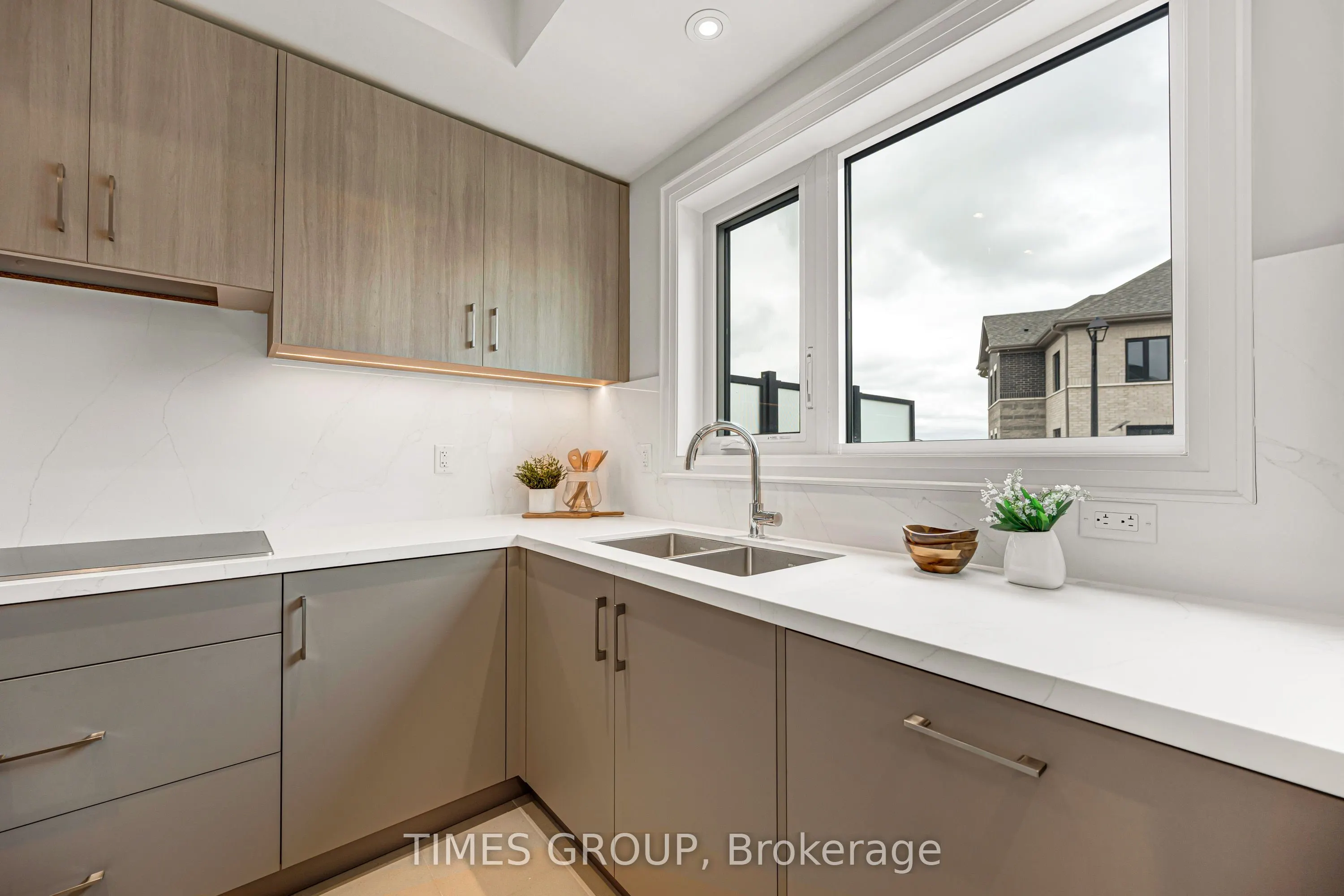 126 Grimsby Lane #04