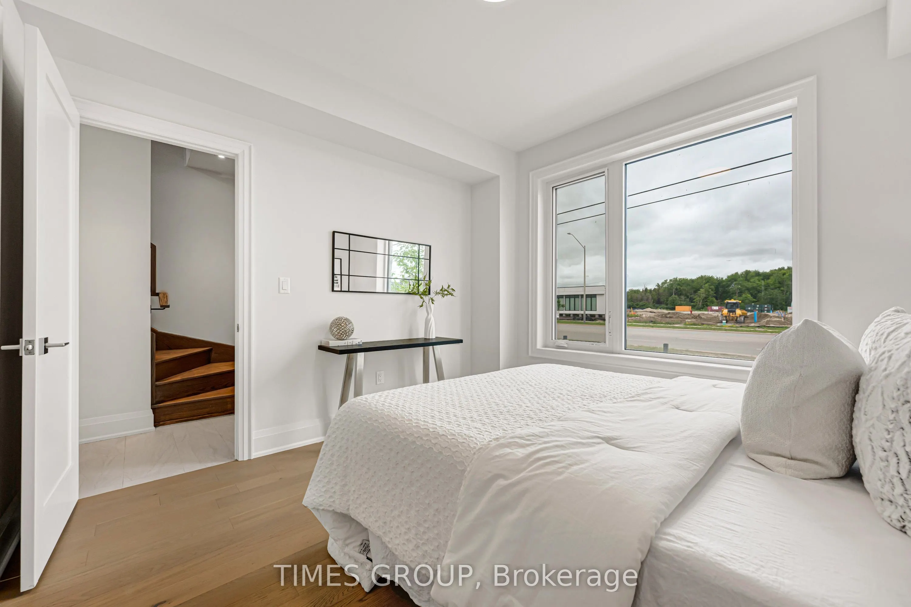 126 Grimsby Lane #04