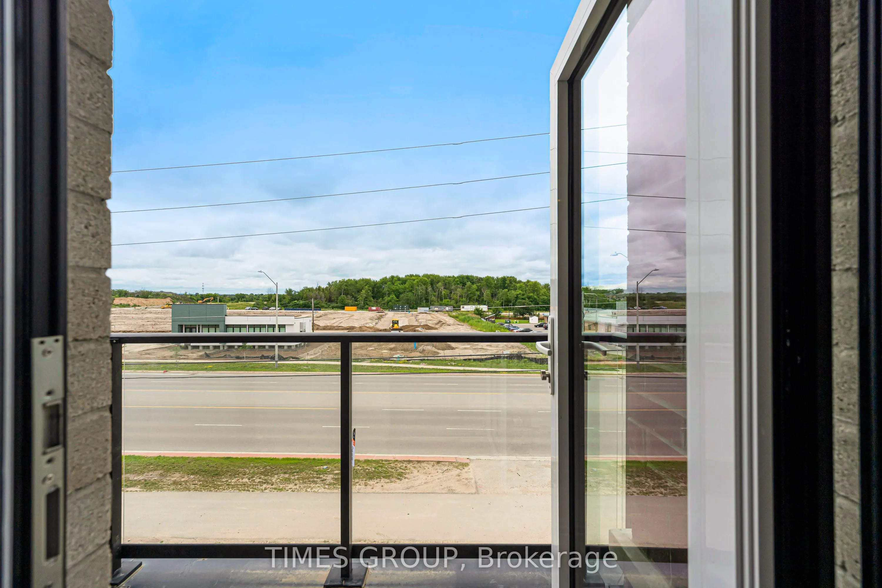 126 Grimsby Lane #04