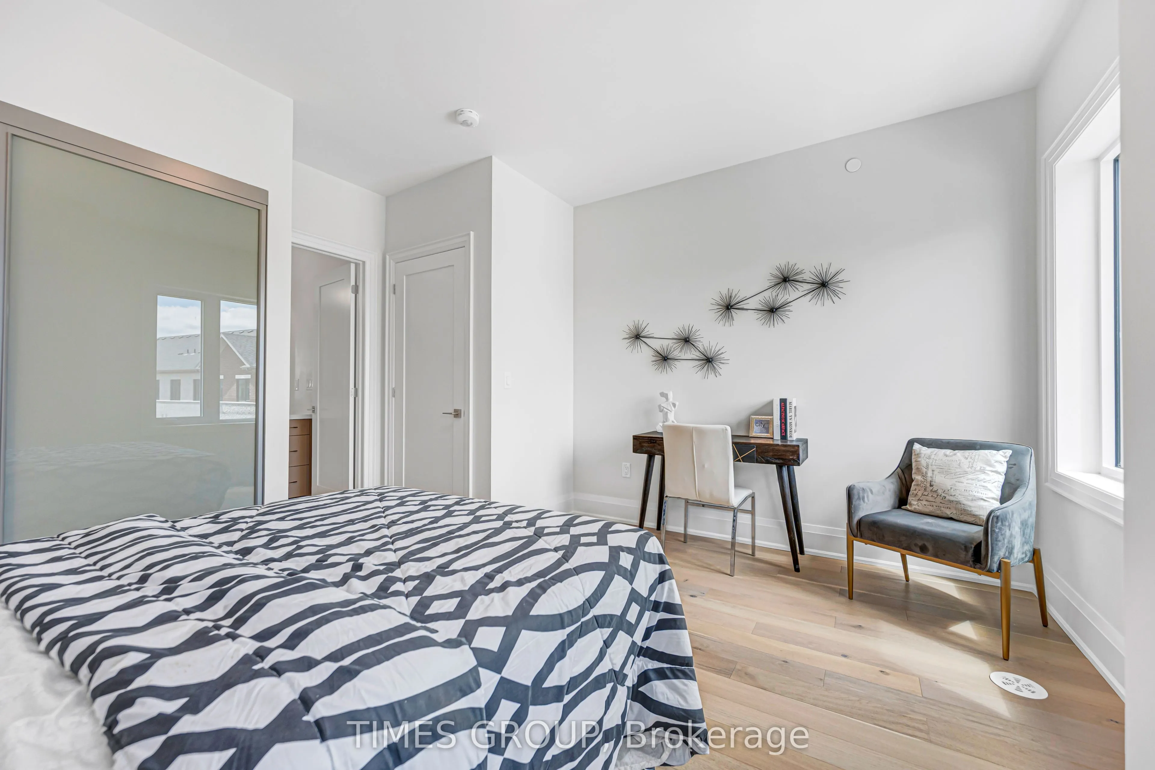 52 Grimsby Lane #33