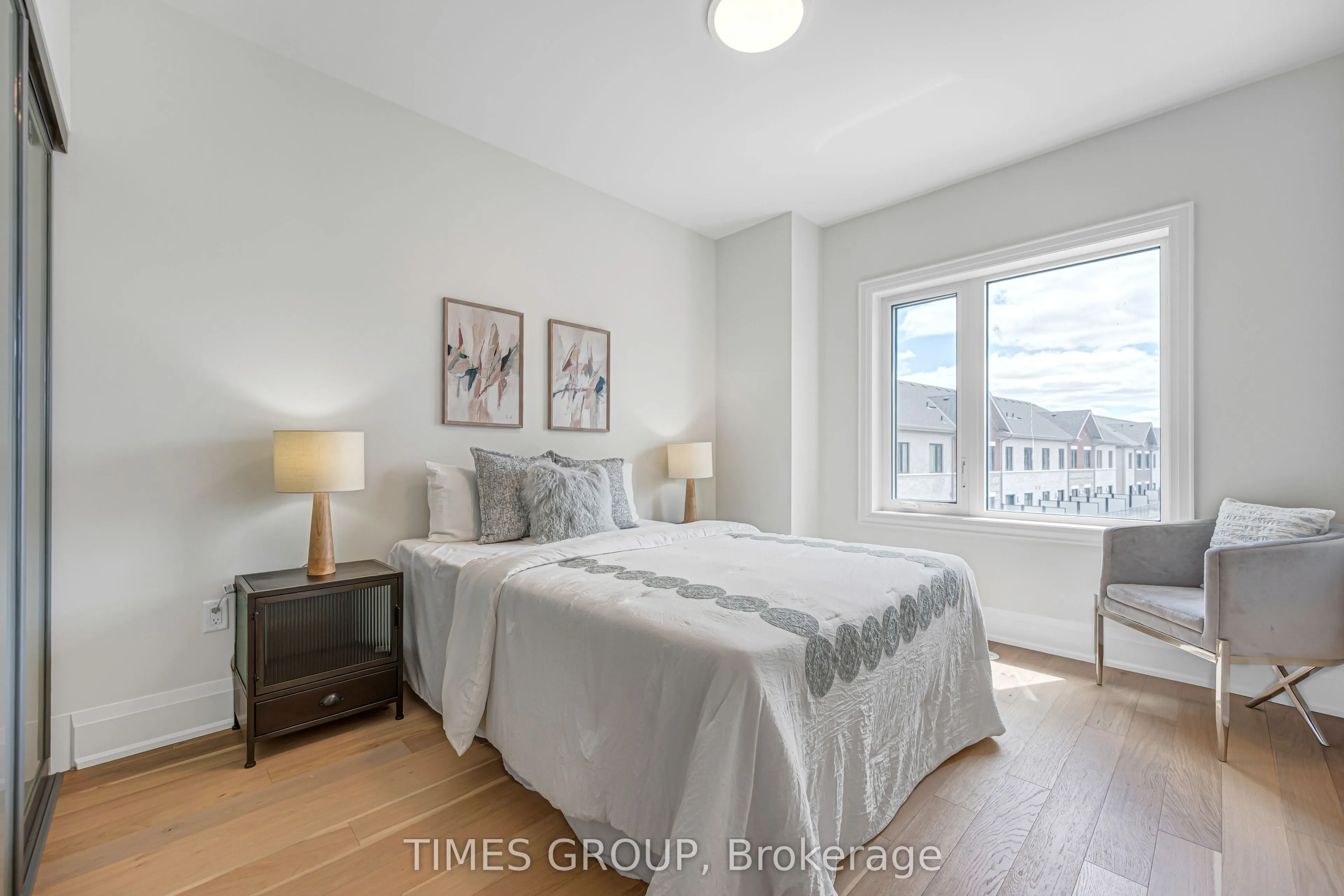 52 Grimsby Lane #33
