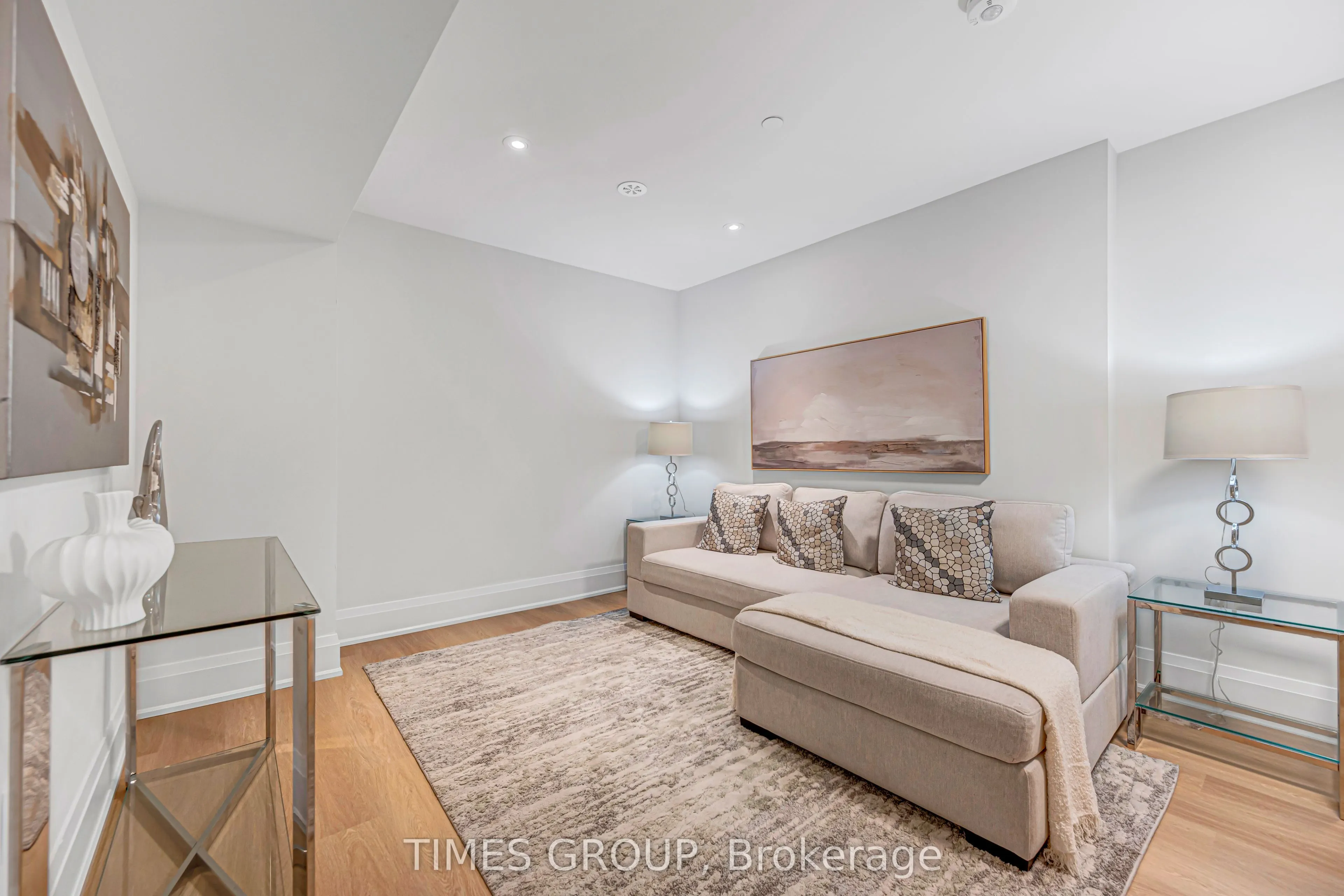 52 Grimsby Lane #33