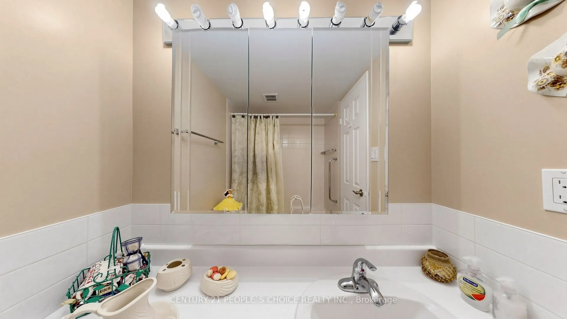 7811 Yonge Street #310