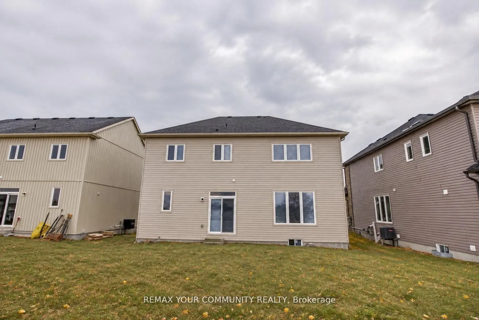 16 Don Hadden Crescent