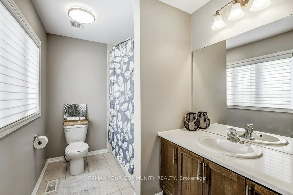 16 Don Hadden Crescent