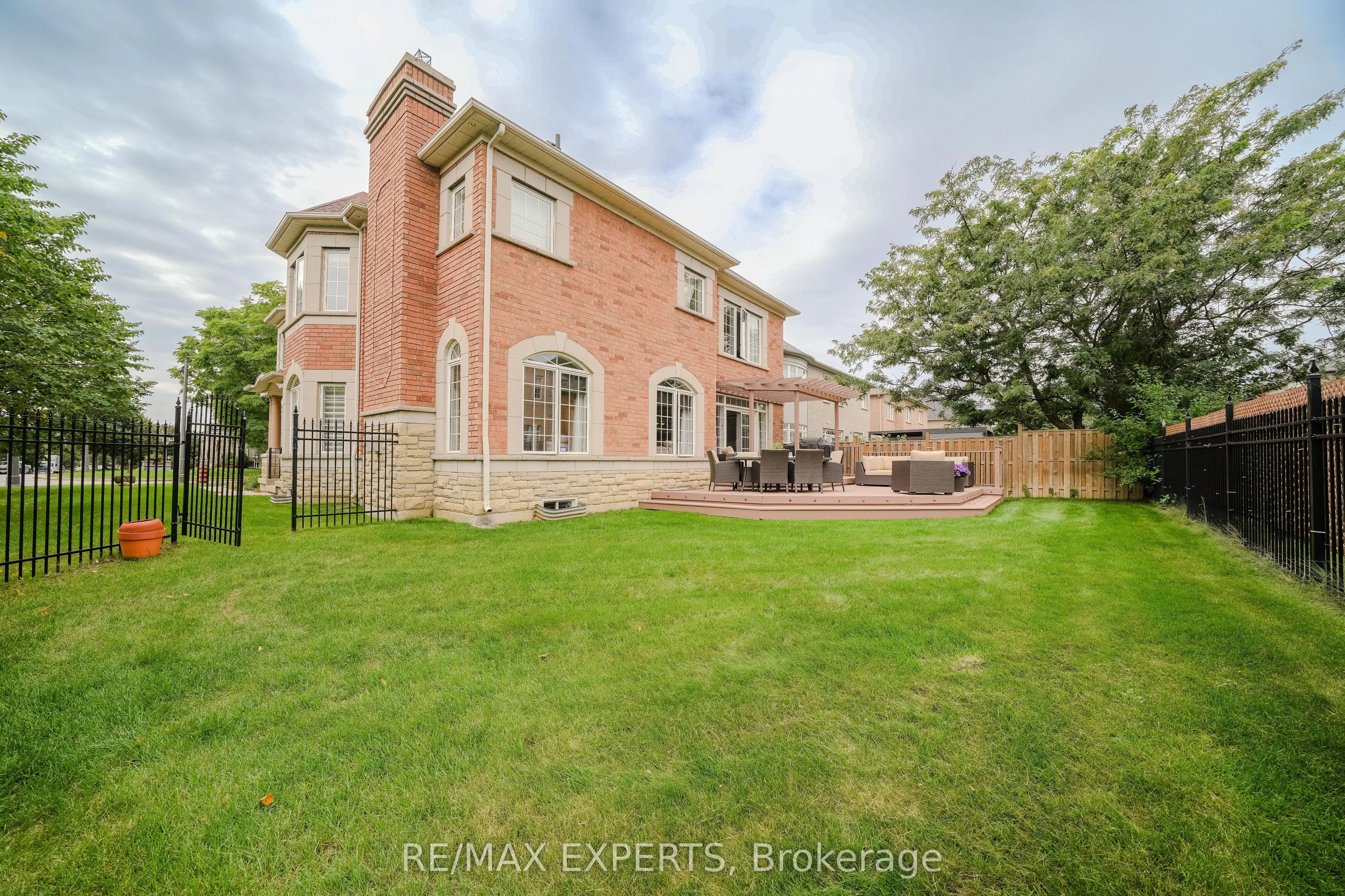 6 Elyssa Drive