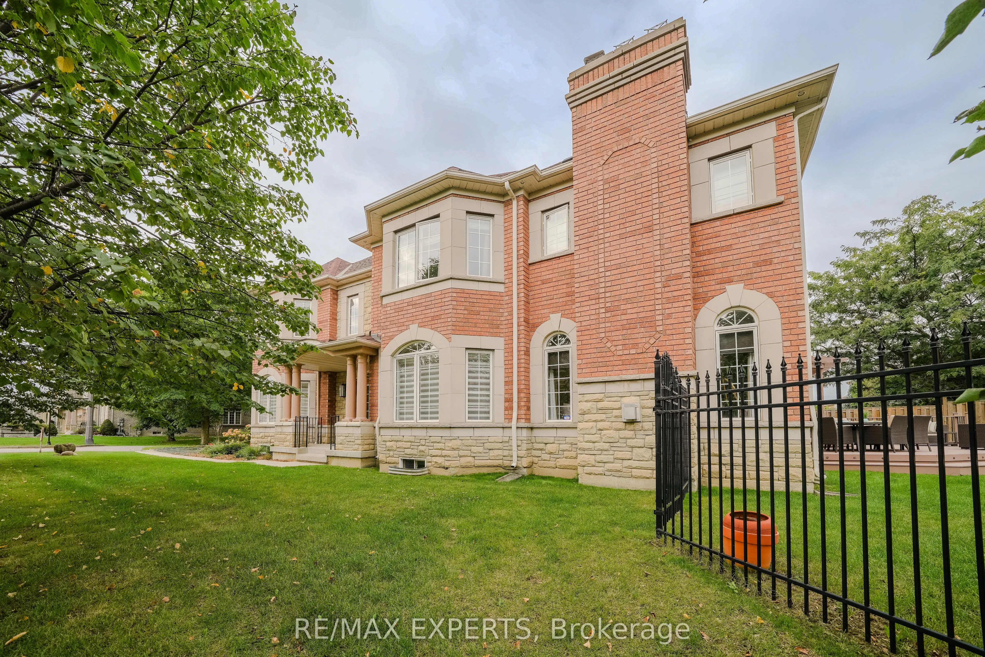 6 Elyssa Drive