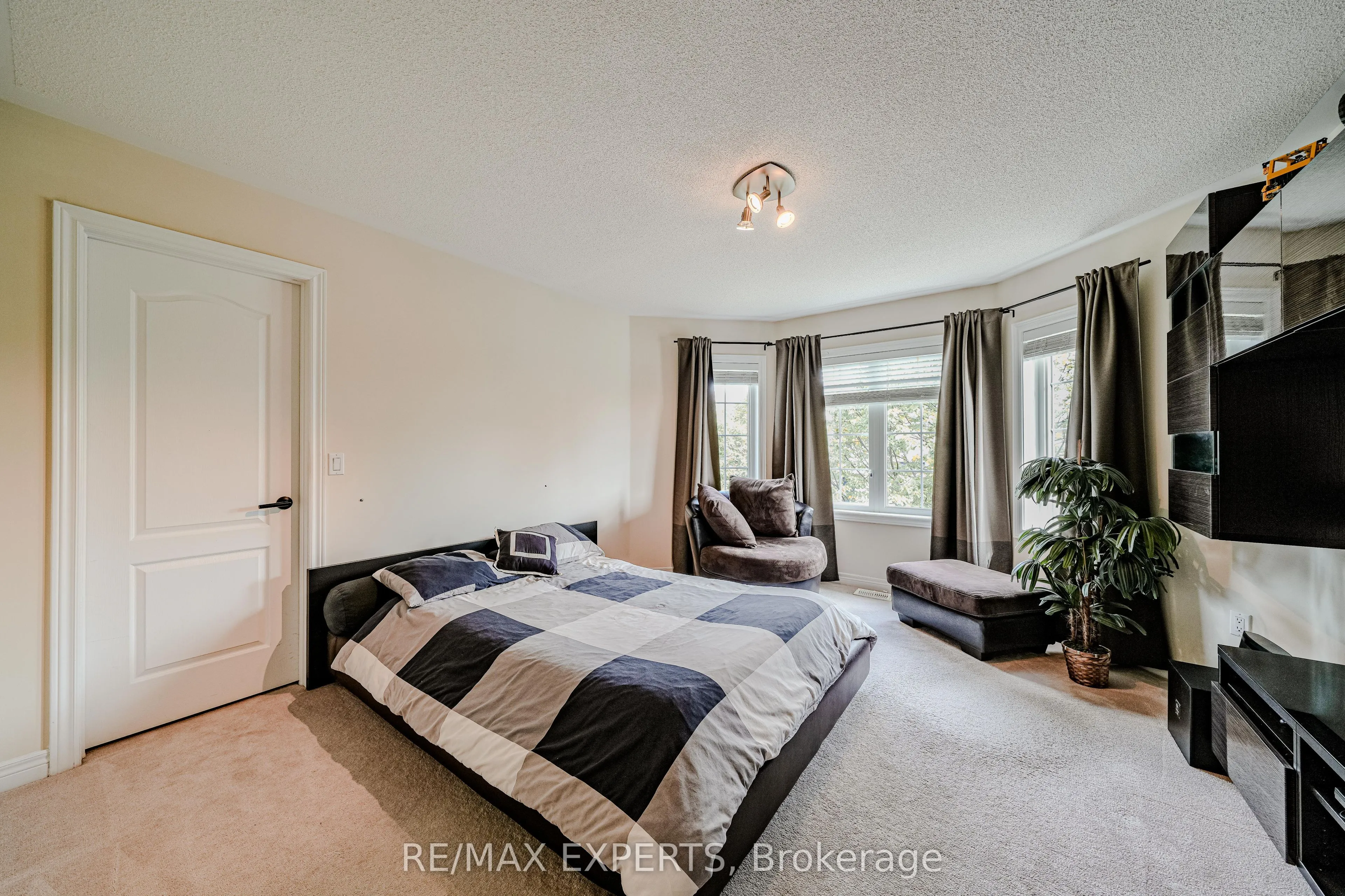 6 Elyssa Drive