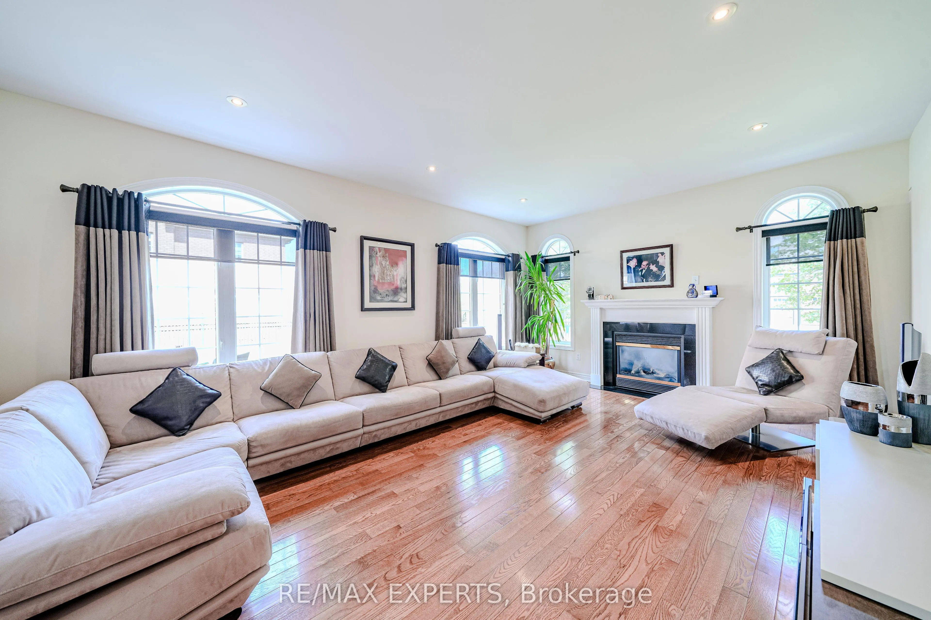 6 Elyssa Drive