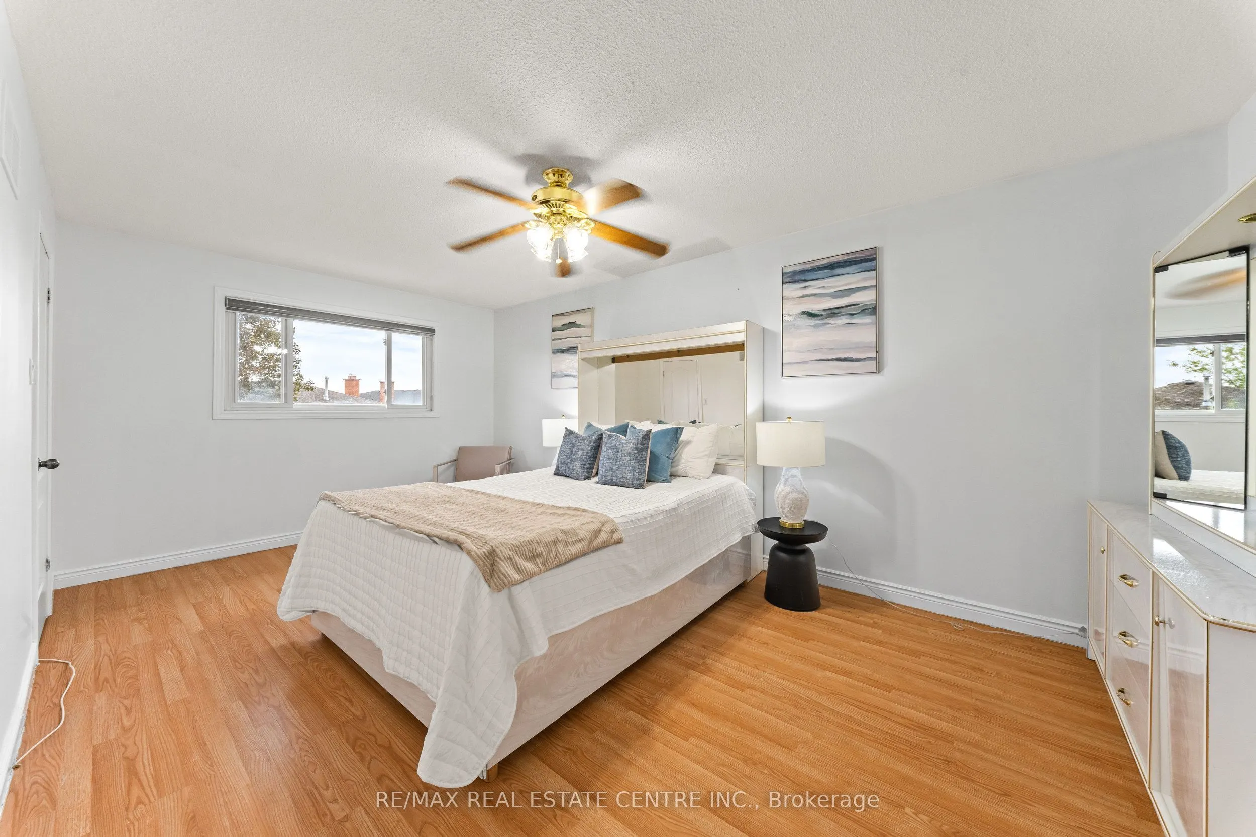 2 Hollyburn Court