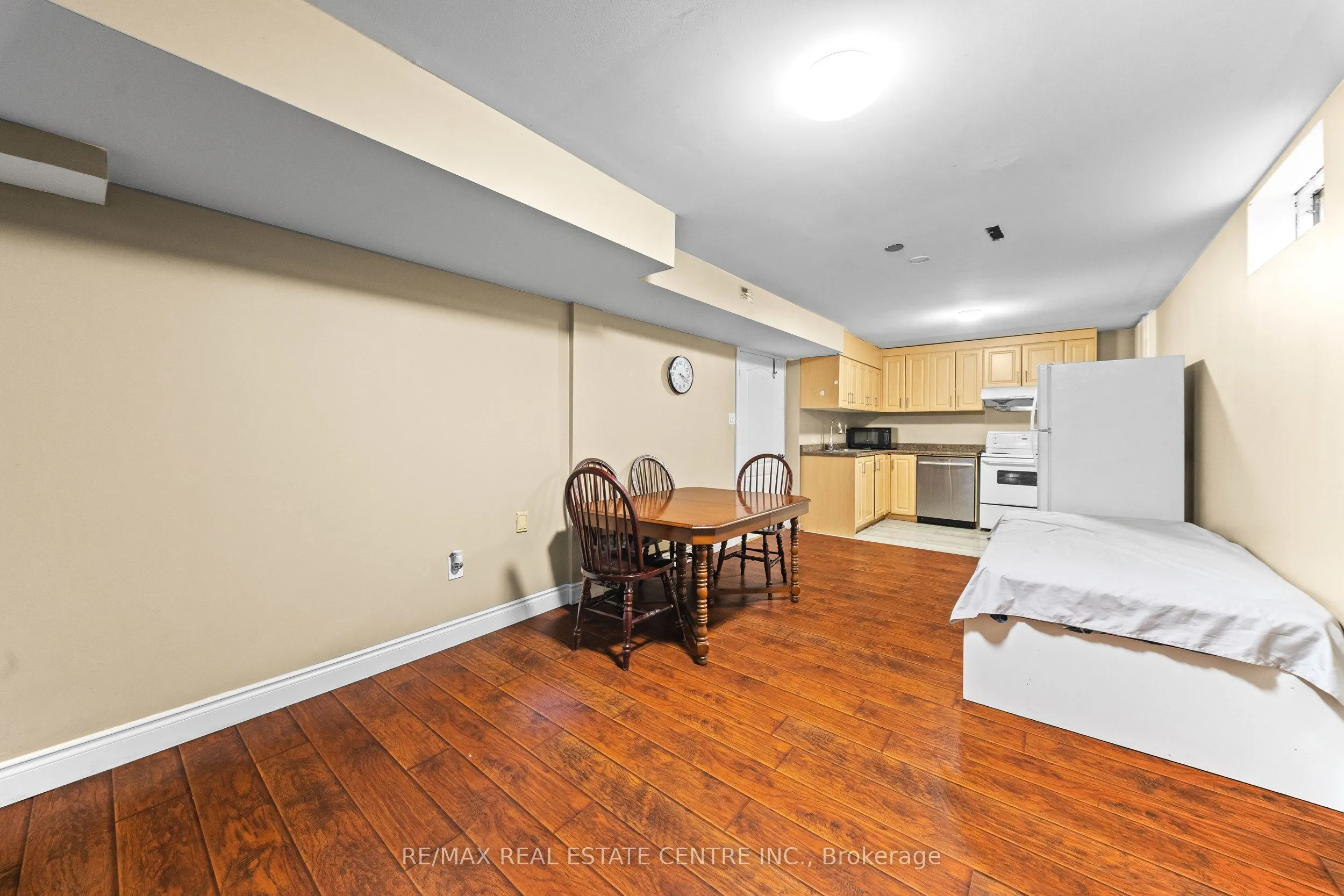 2 Hollyburn Court
