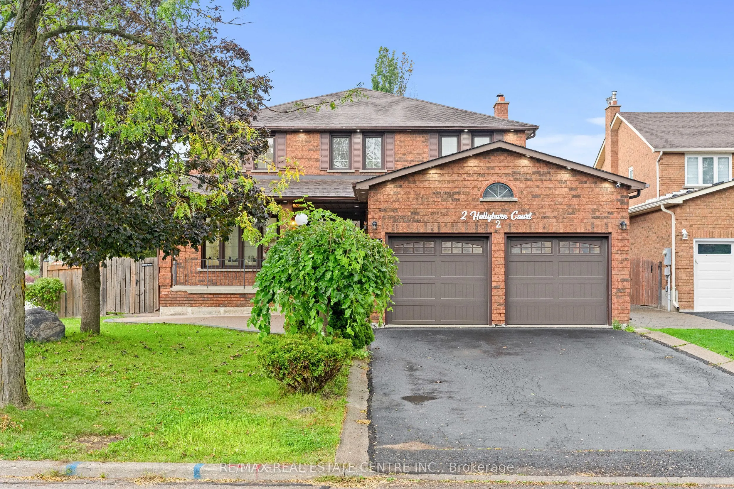 2 Hollyburn Court