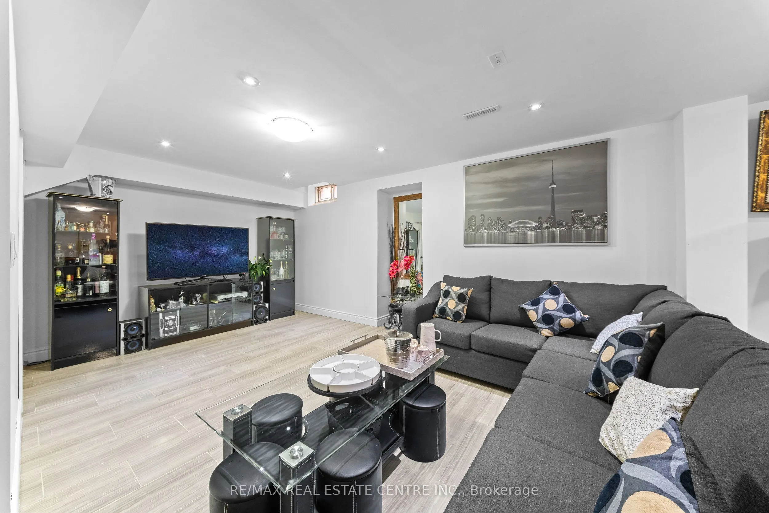 2 Hollyburn Court