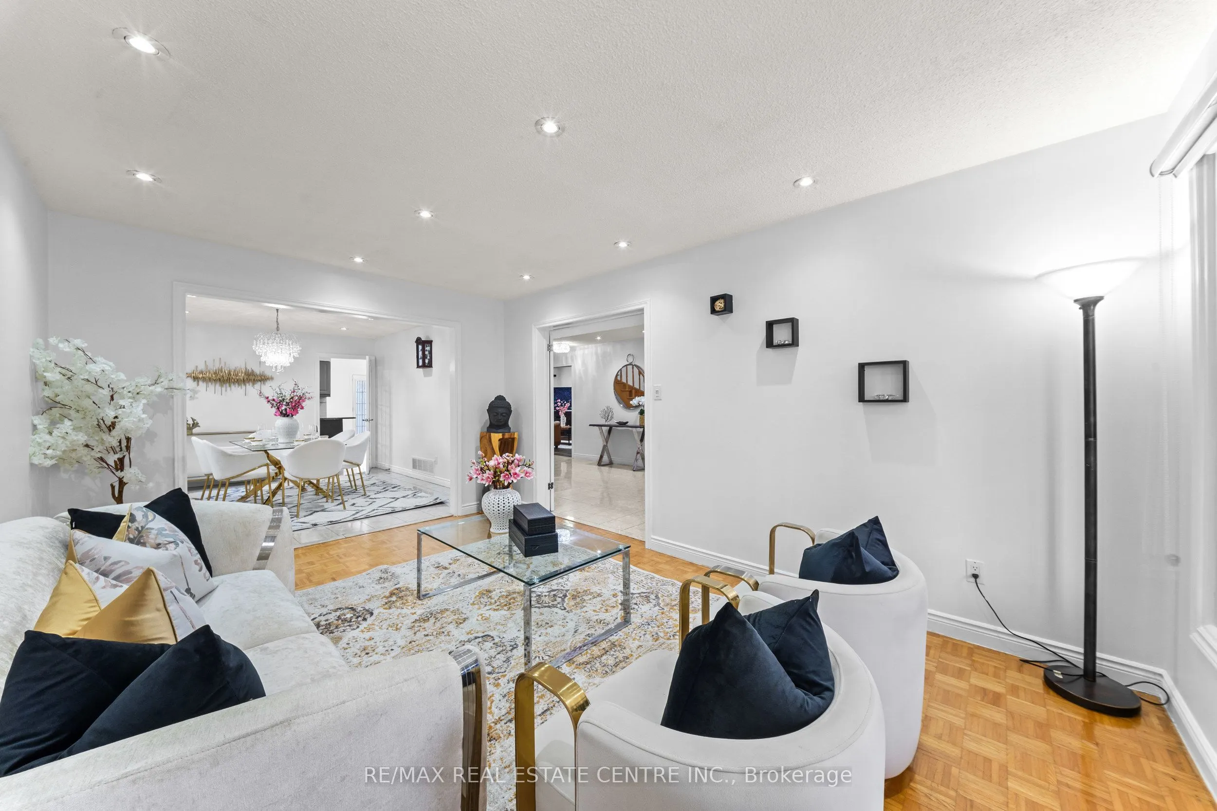 2 Hollyburn Court
