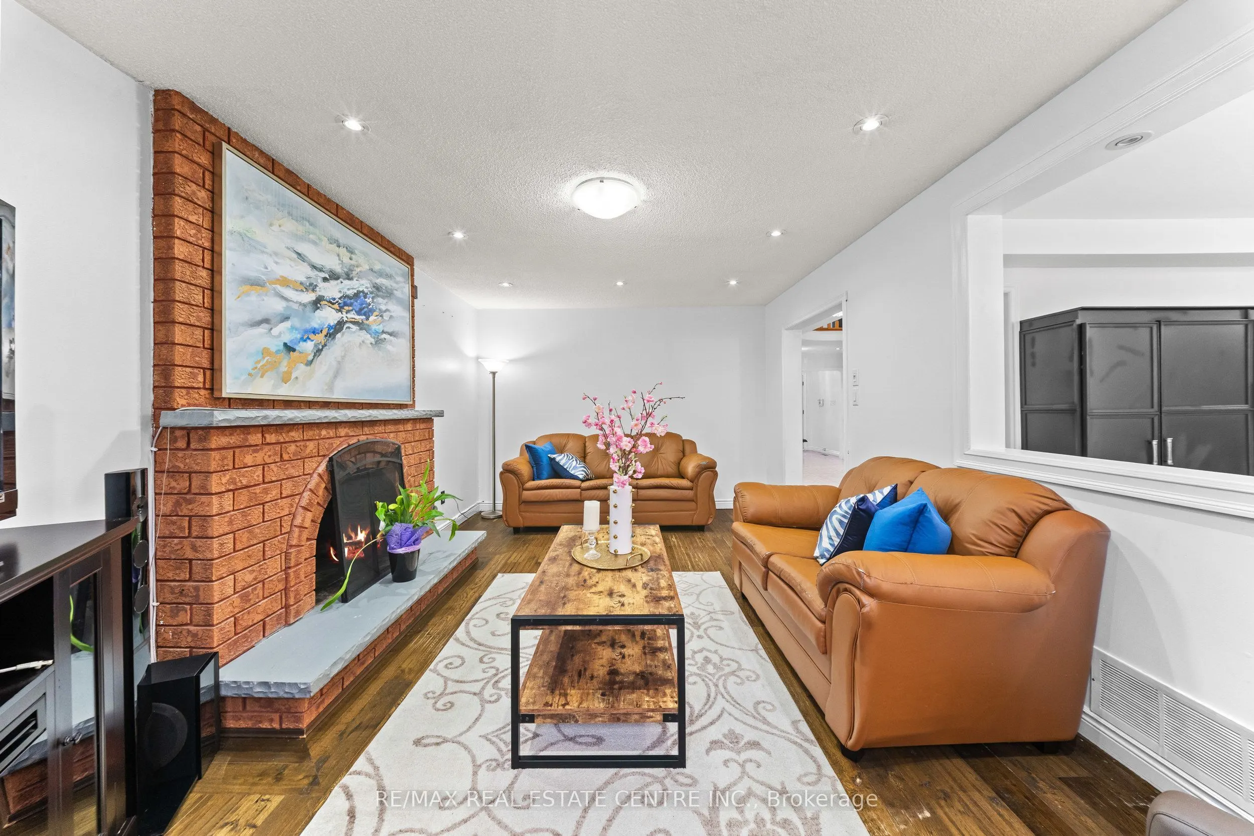 2 Hollyburn Court