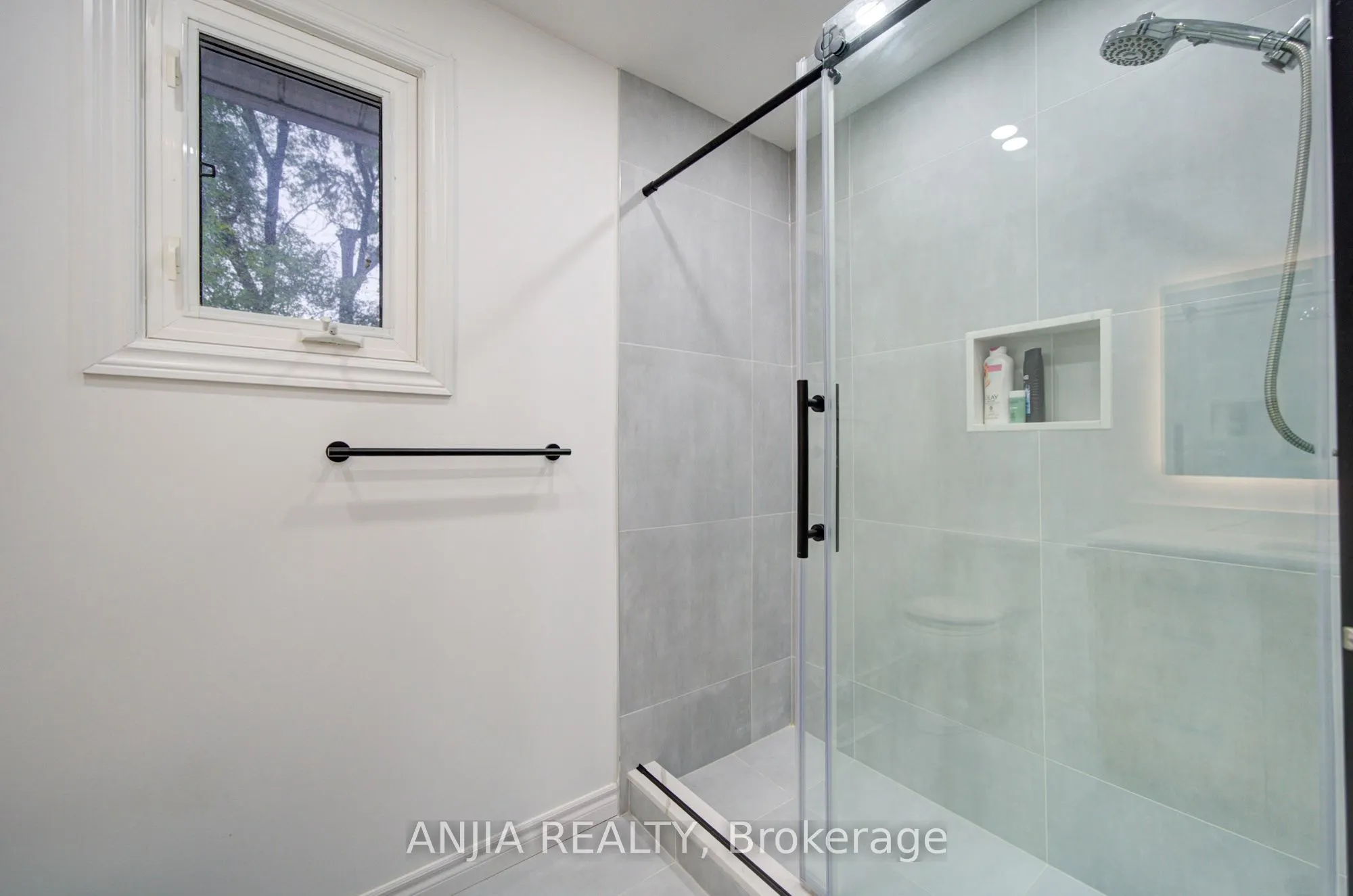 58 Summerfeldt Crescent